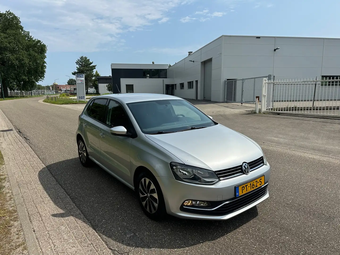 Volkswagen Polo 1.4 TDI Comfortline EX BPM/NAVI/CRUISE/AIRCO/LM VE Grijs - 2