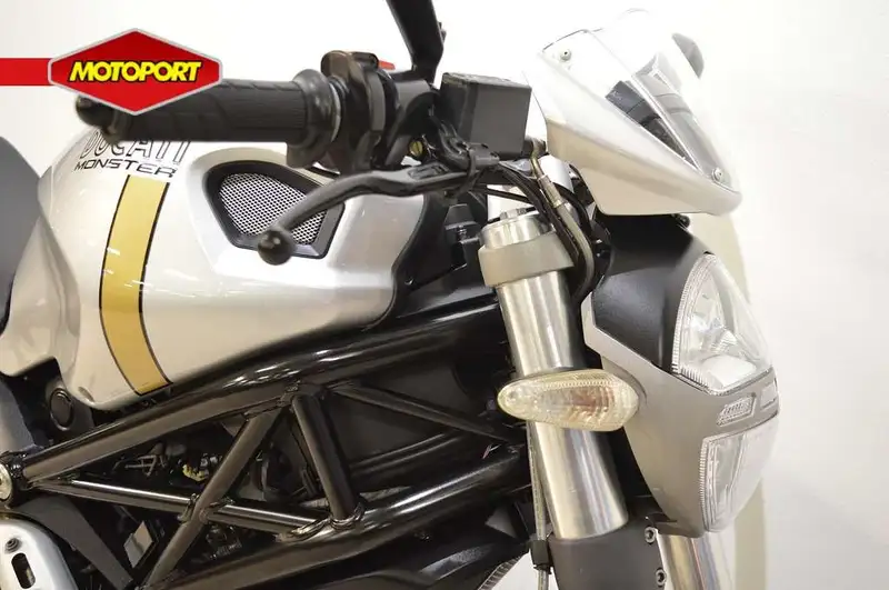 Ducati Monster 696 - foto 5