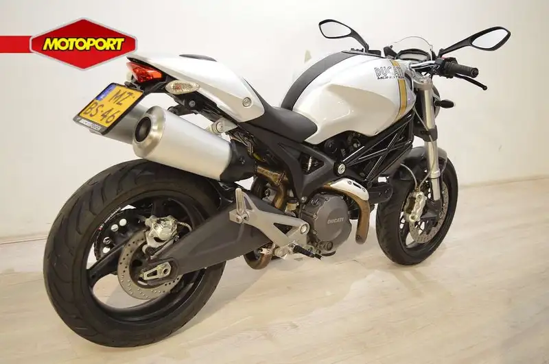 Ducati Monster 696 - foto 3