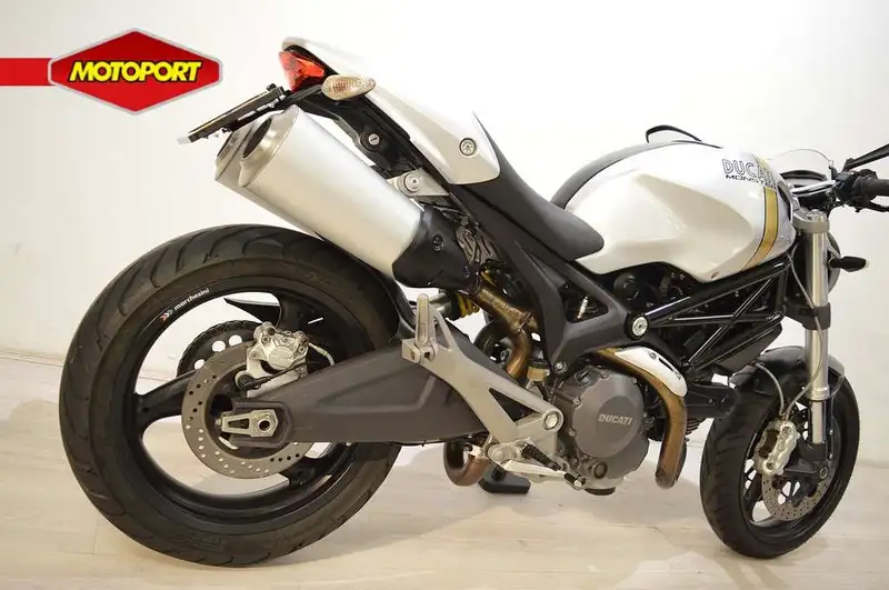 Ducati Monster 696 - foto 8