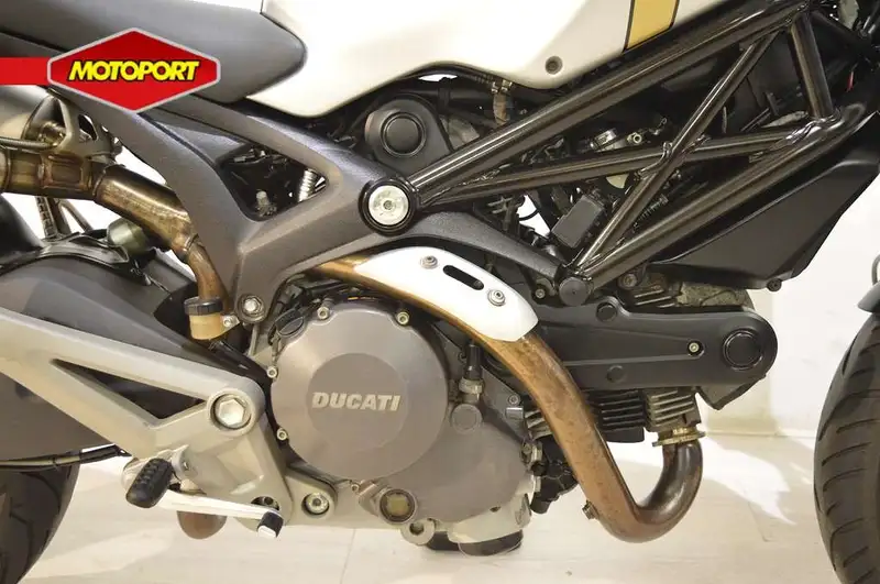Ducati Monster 696 - foto 7