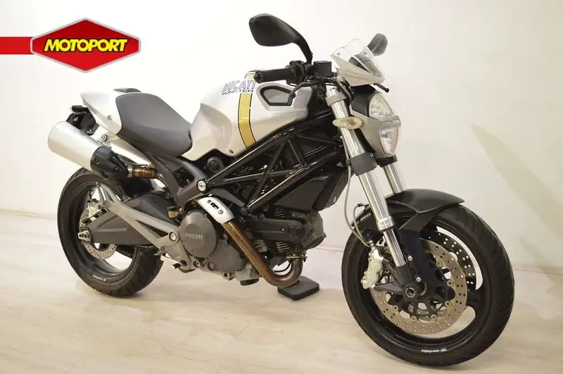 Ducati Monster 696 - foto 2