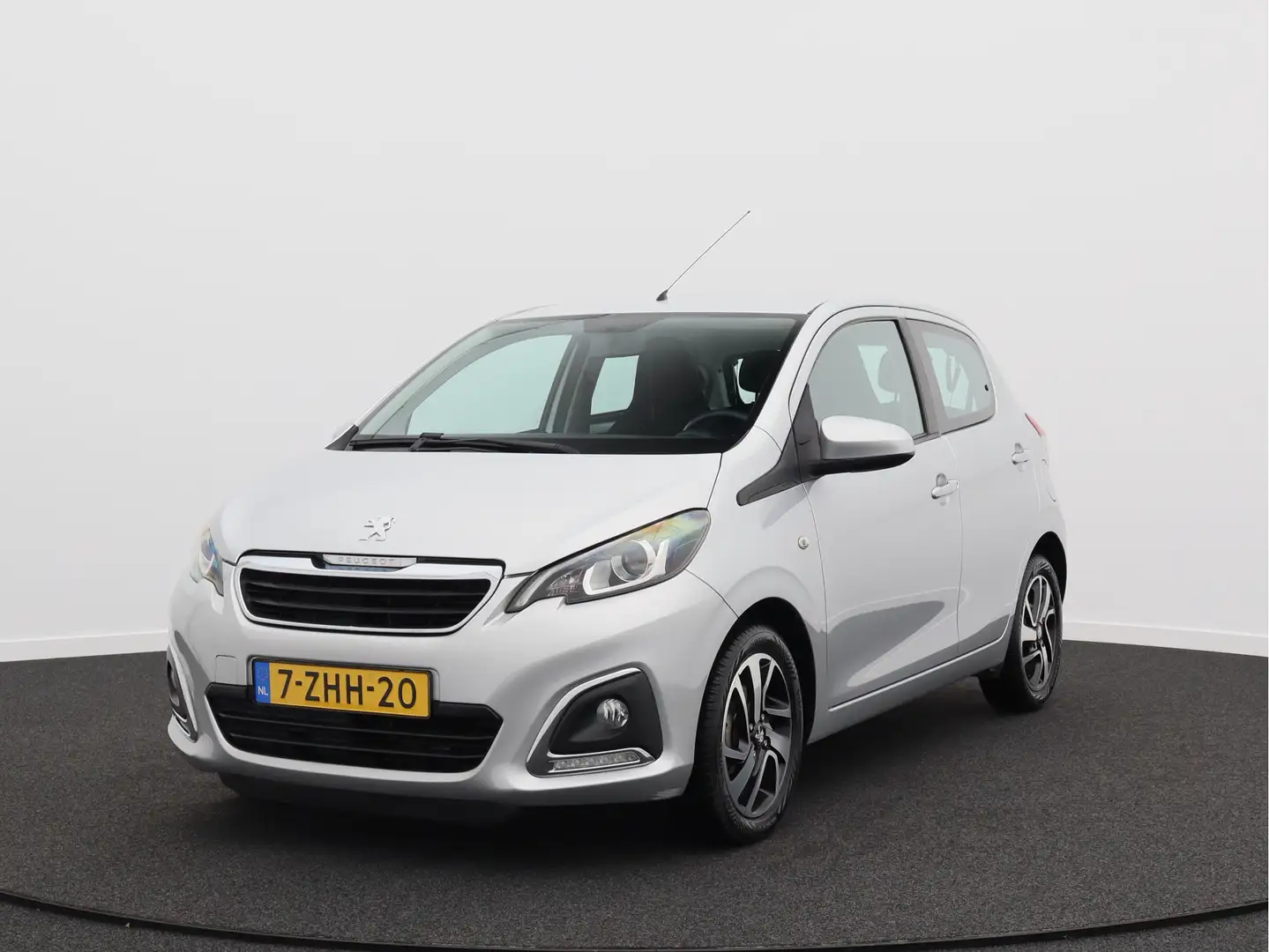 Peugeot 108 1.2 VTi Allure/ lage km/ compleet! Gris - 1
