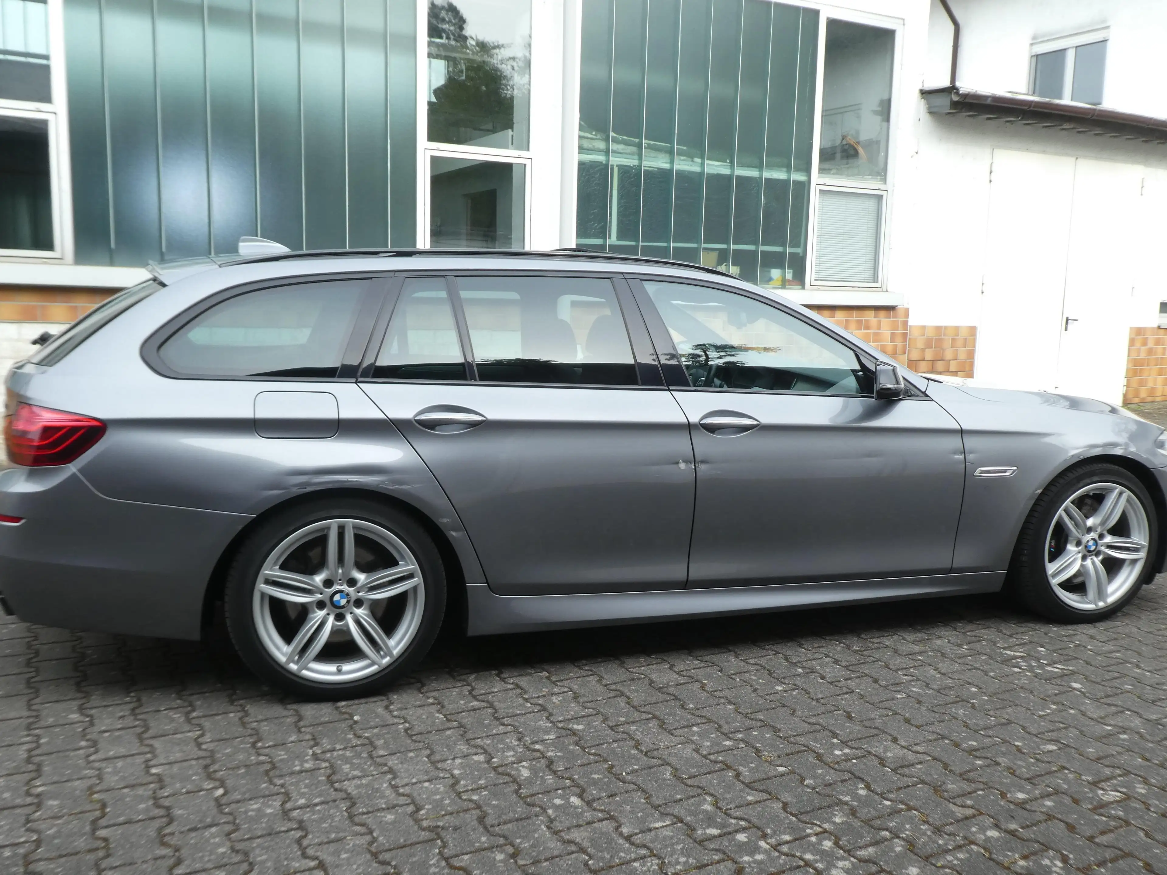 BMW M550 d F11 LCI xDrive Touring M-Sportpaket — photo 3
