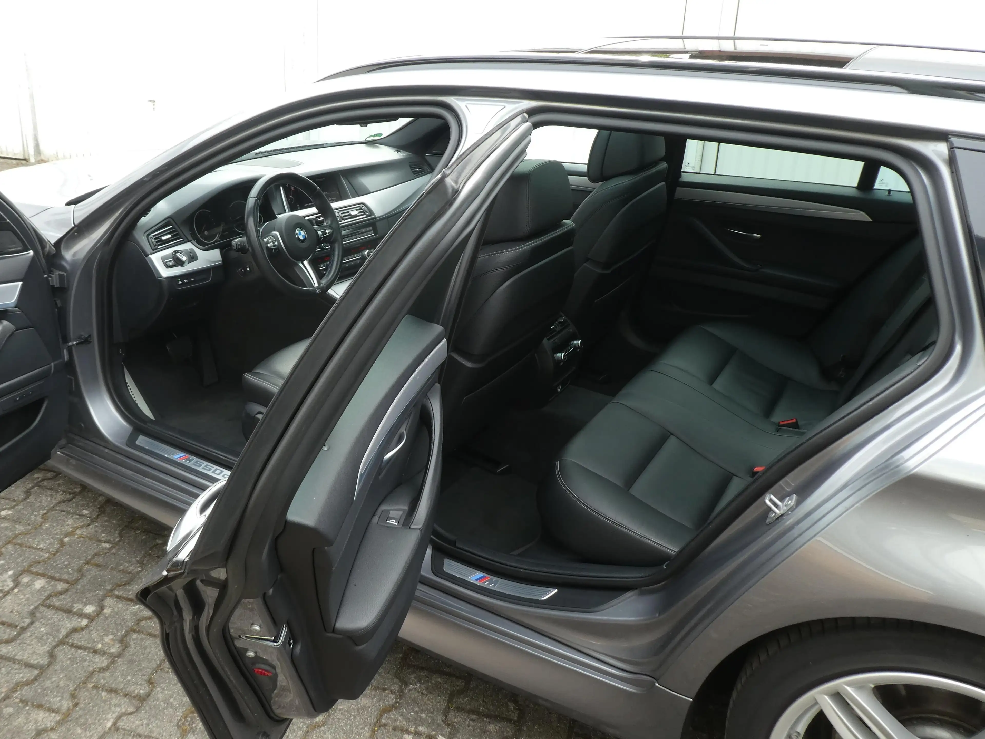 BMW M550 d F11 LCI xDrive Touring M-Sportpaket — photo 12