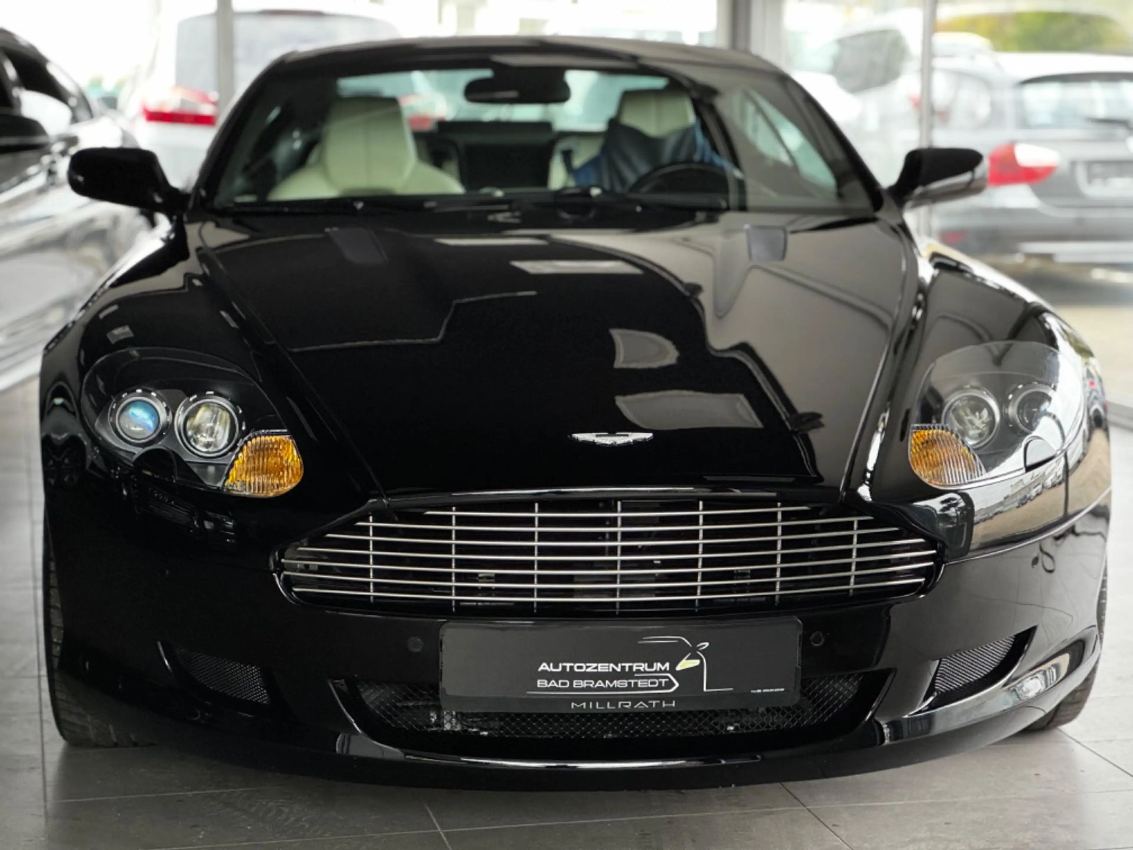 Aston Martin DB9 LM 5.9 Touchtronic — photo 3