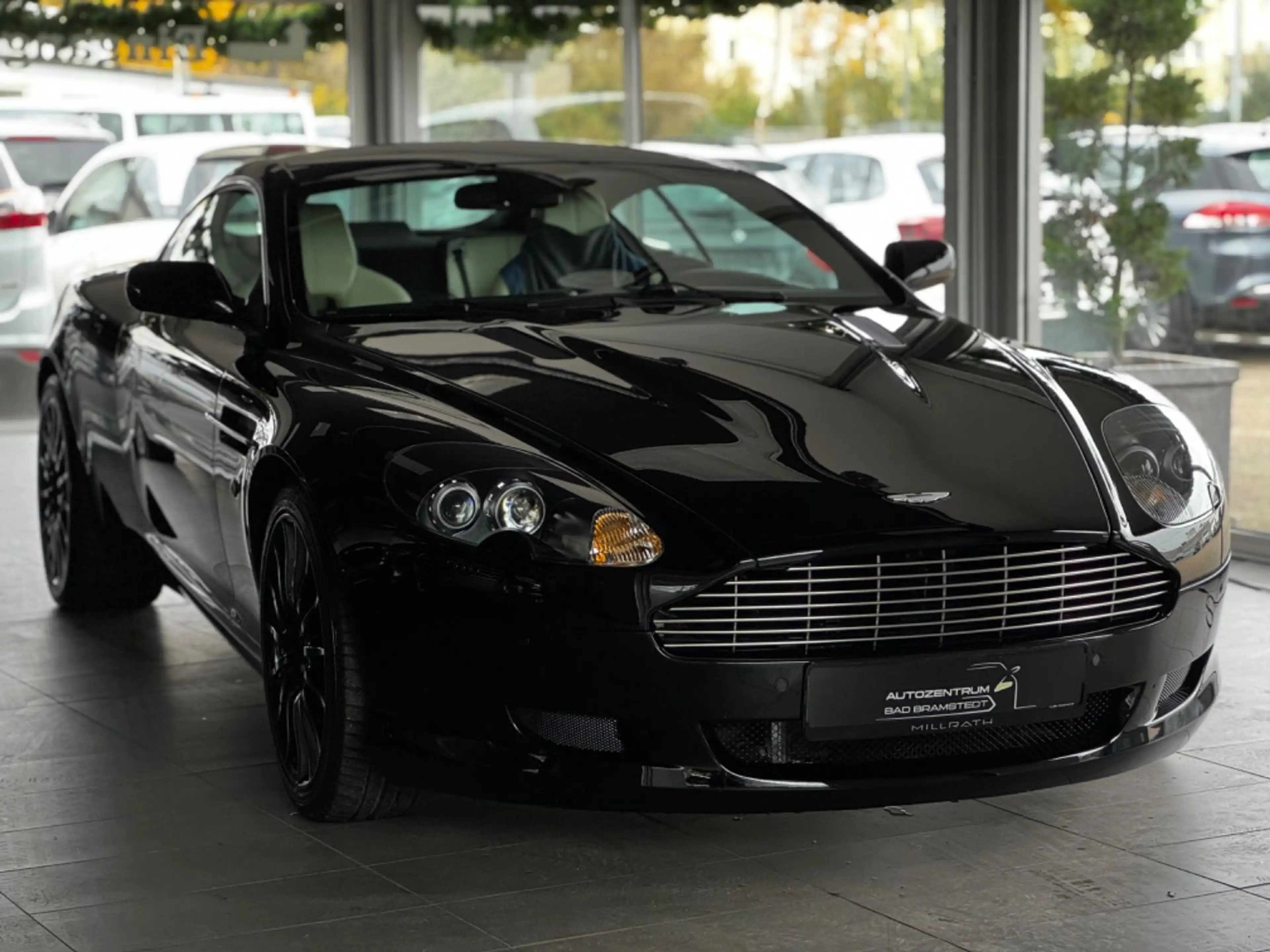 Aston Martin DB9 LM 5.9 Touchtronic — photo 6