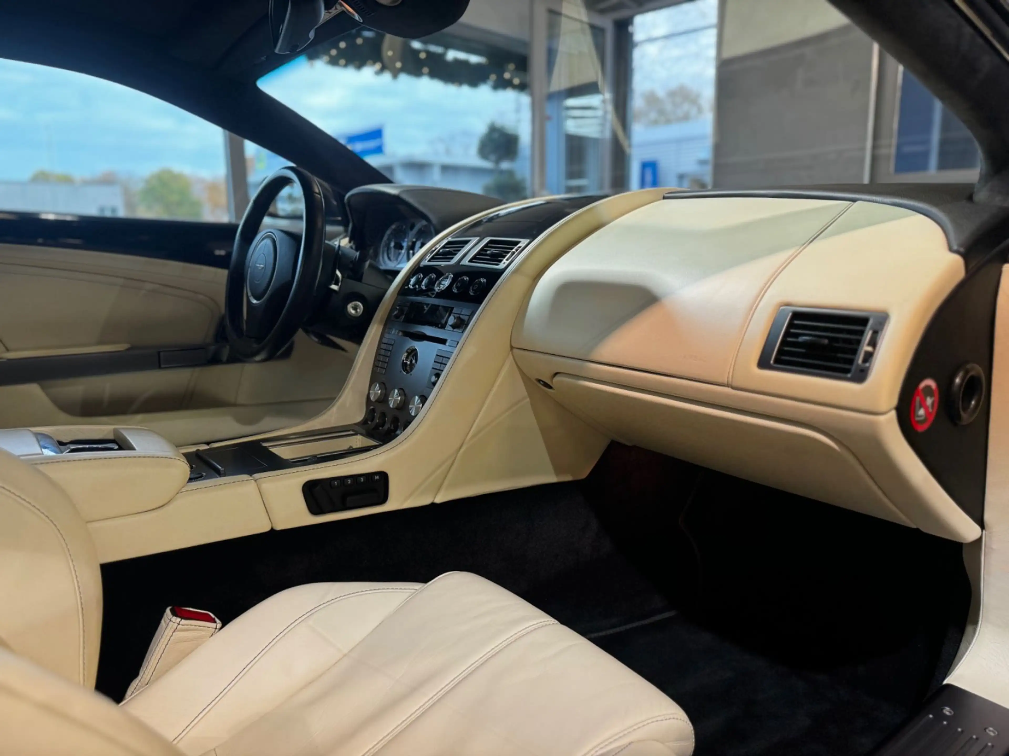Aston Martin DB9 LM 5.9 Touchtronic — photo 14