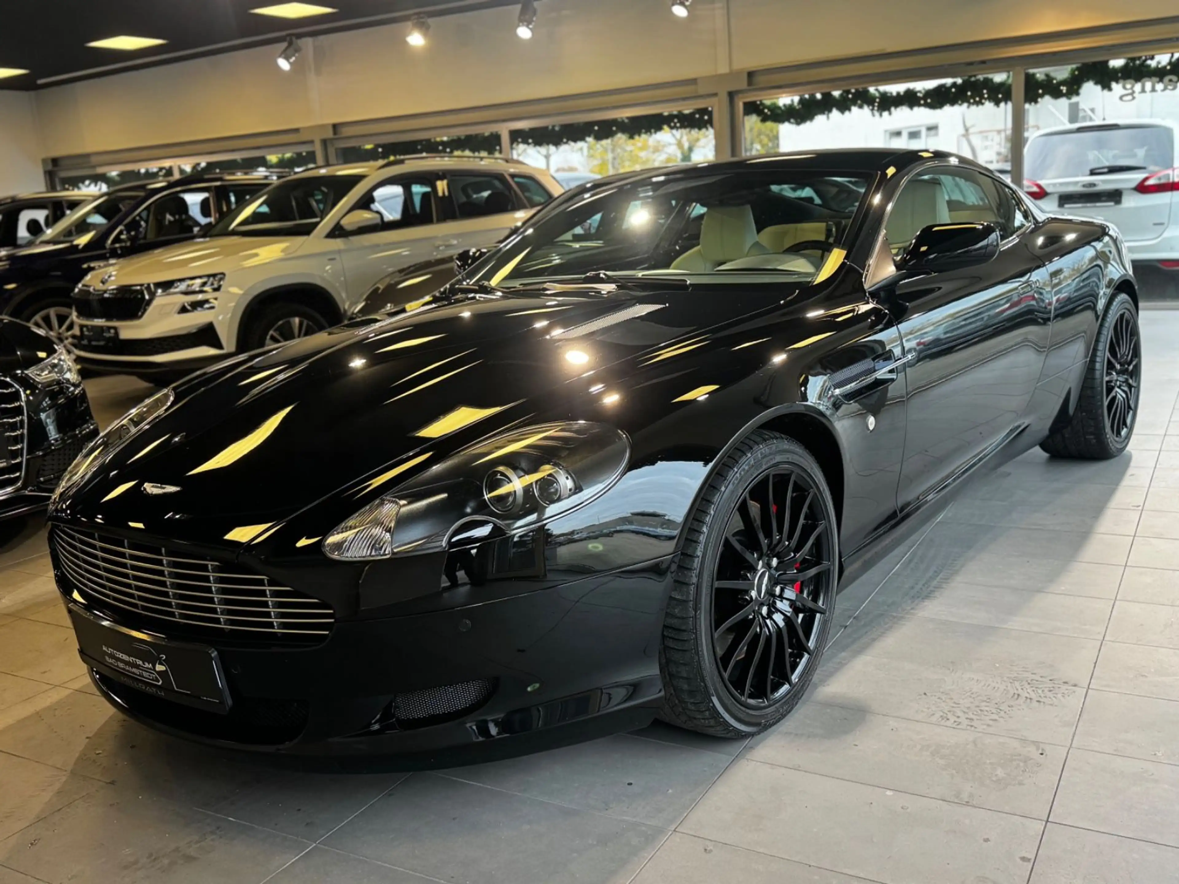 Aston Martin DB9 LM 5.9 Touchtronic — photo 2