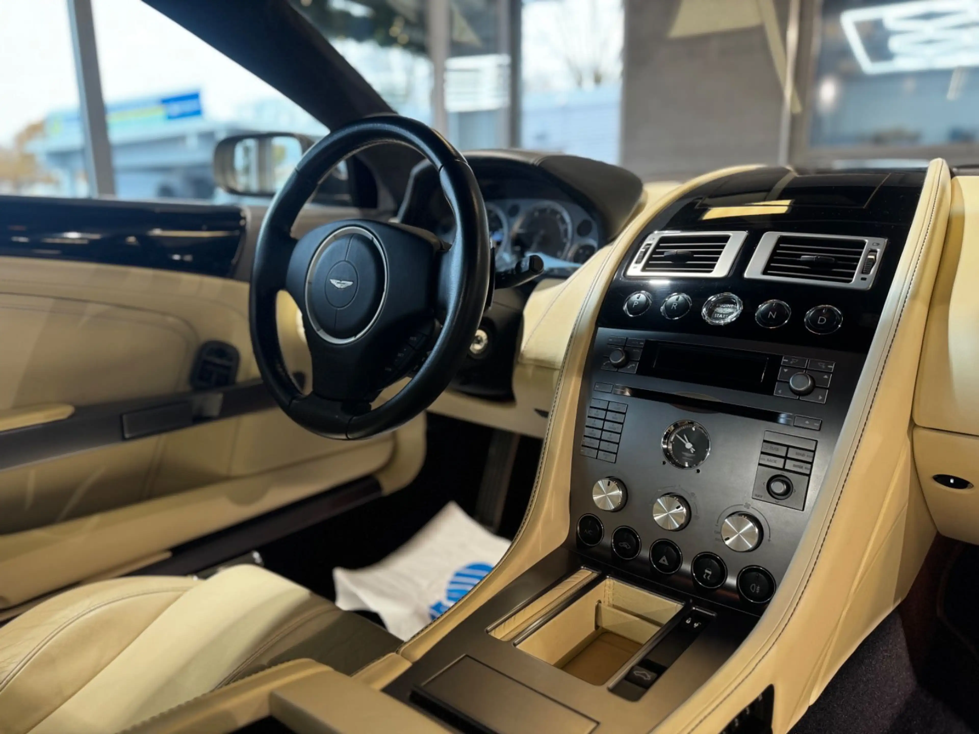 Aston Martin DB9 LM 5.9 Touchtronic — photo 7
