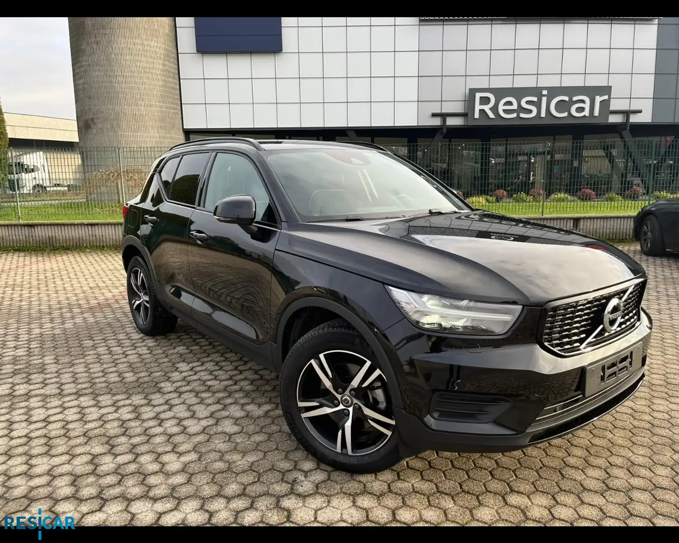 Volvo XC40 2.0 B4 Ultimate Dark Schwarz - 2