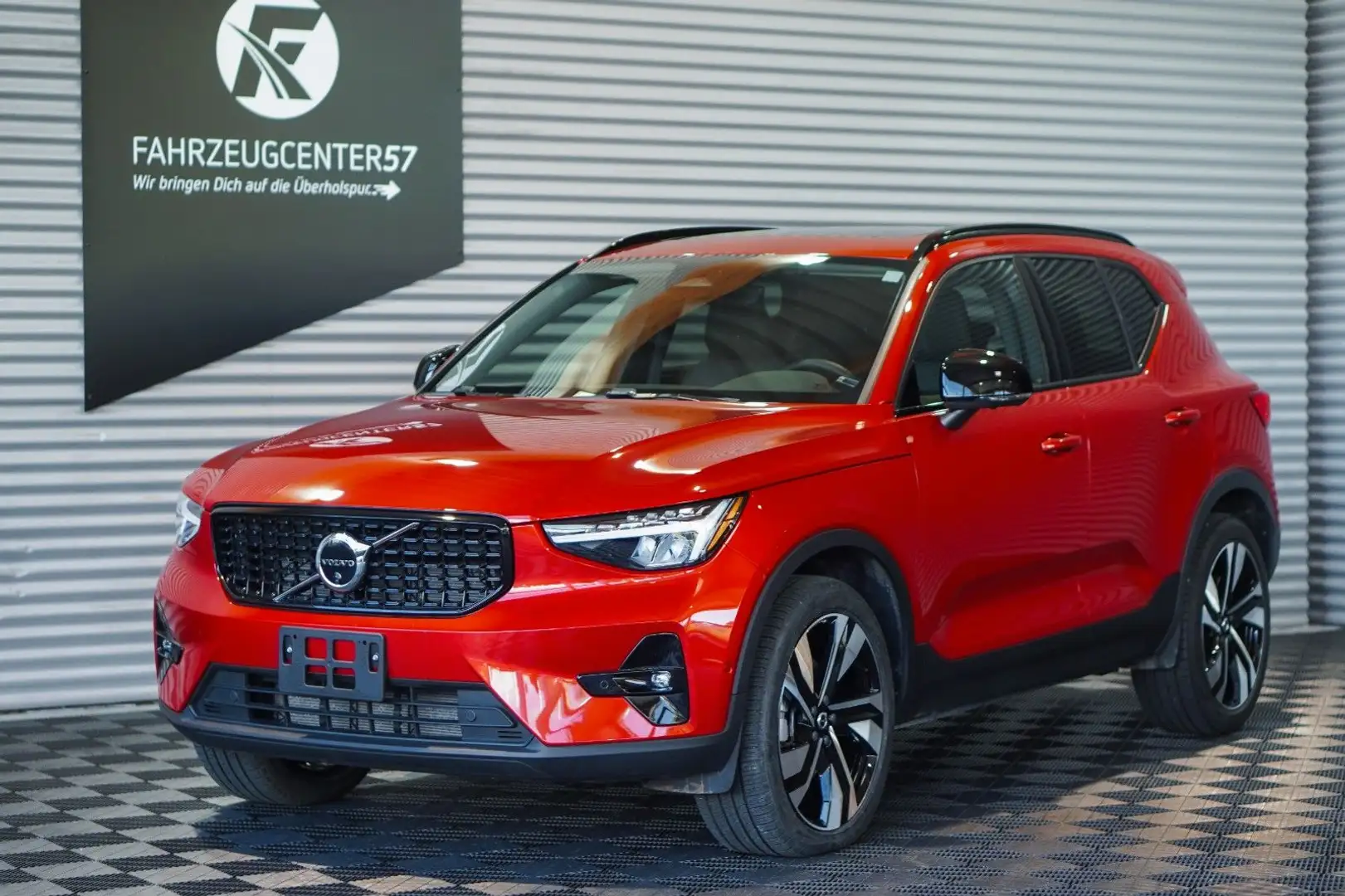 Volvo XC40 B5 AWD Plus Dark/360°KAMERA/H&K/CARPLAY Roşu - 2