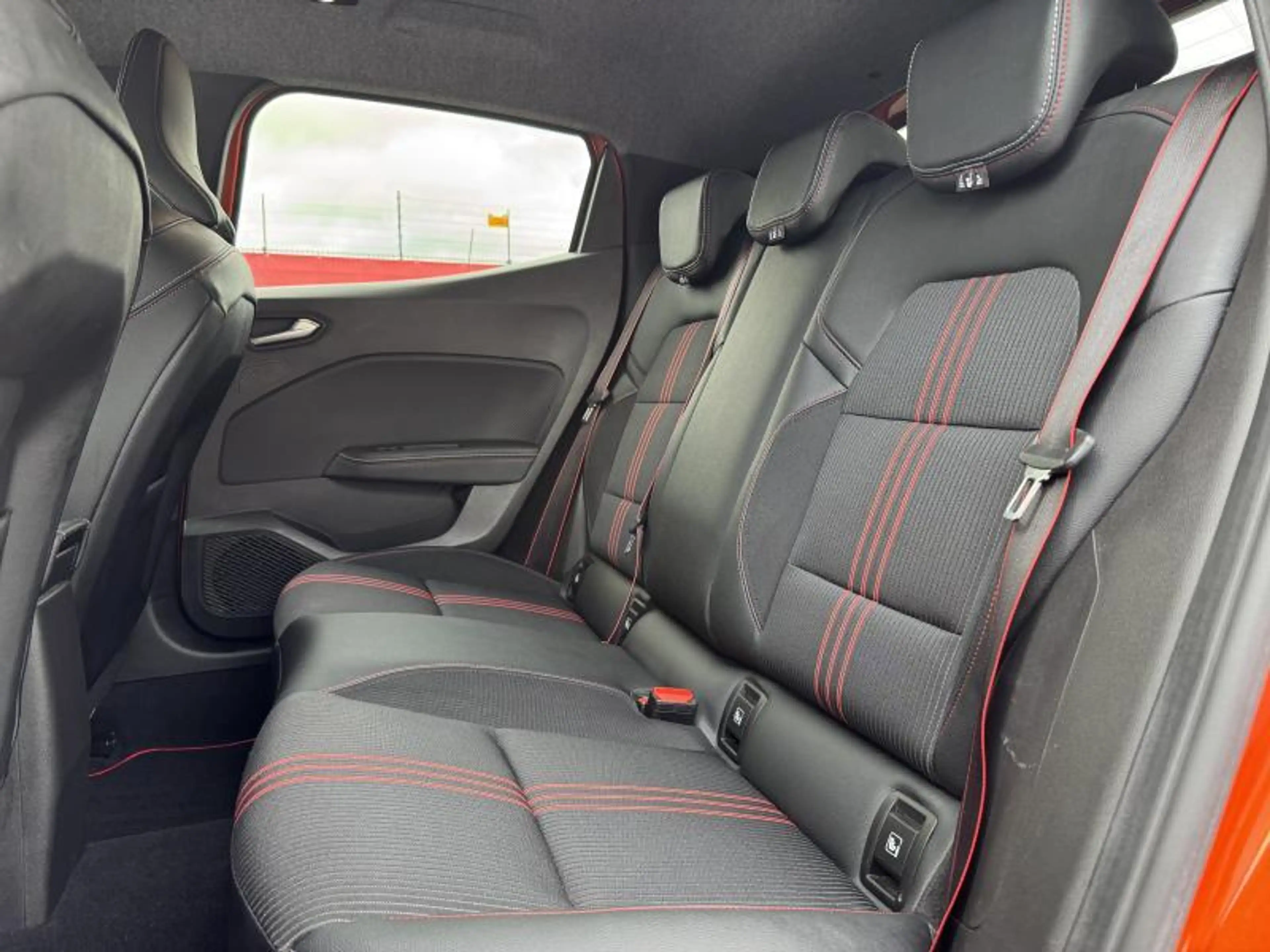 Renault Clio TCe — photo 12