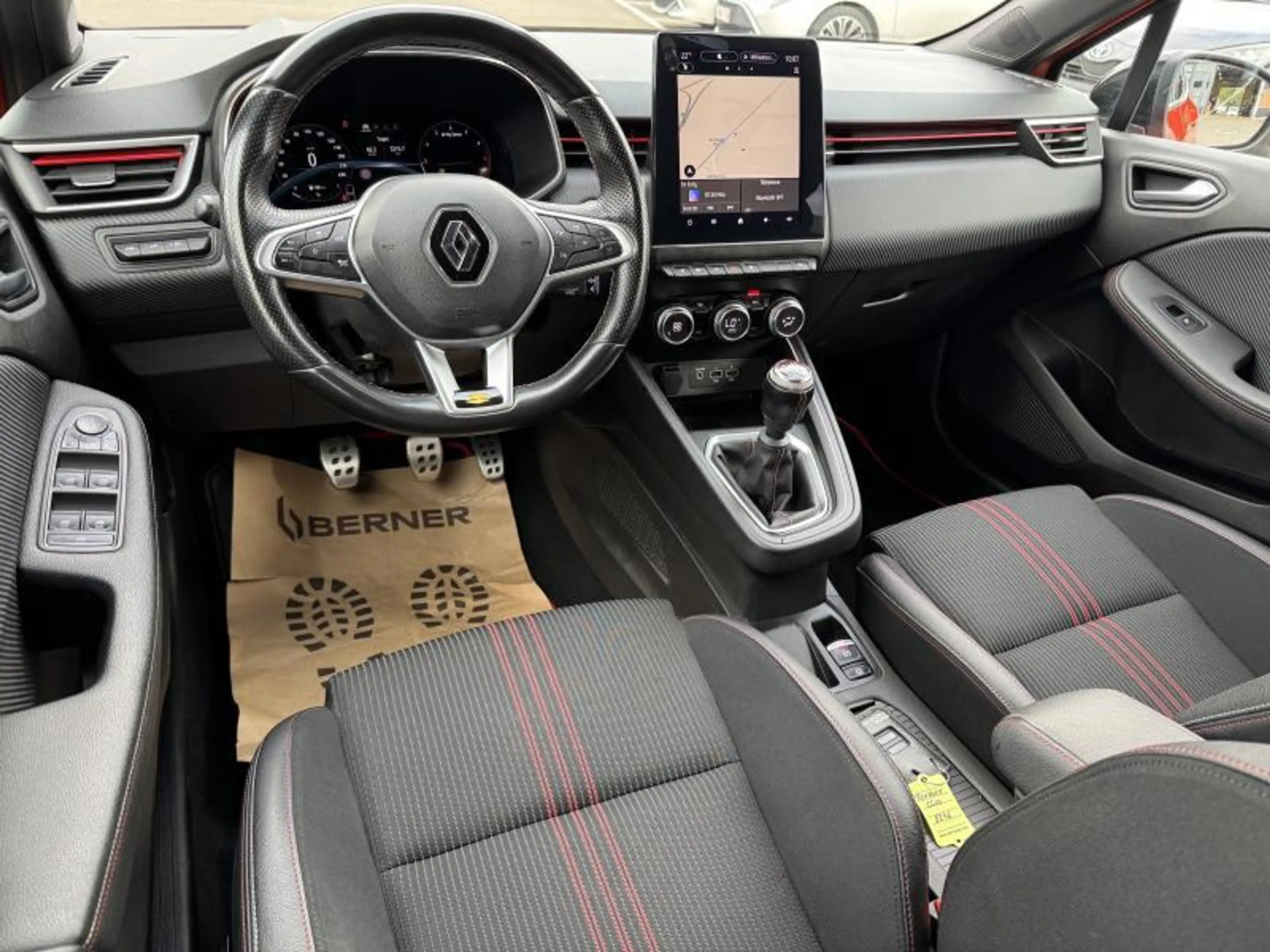 Renault Clio TCe — photo 11