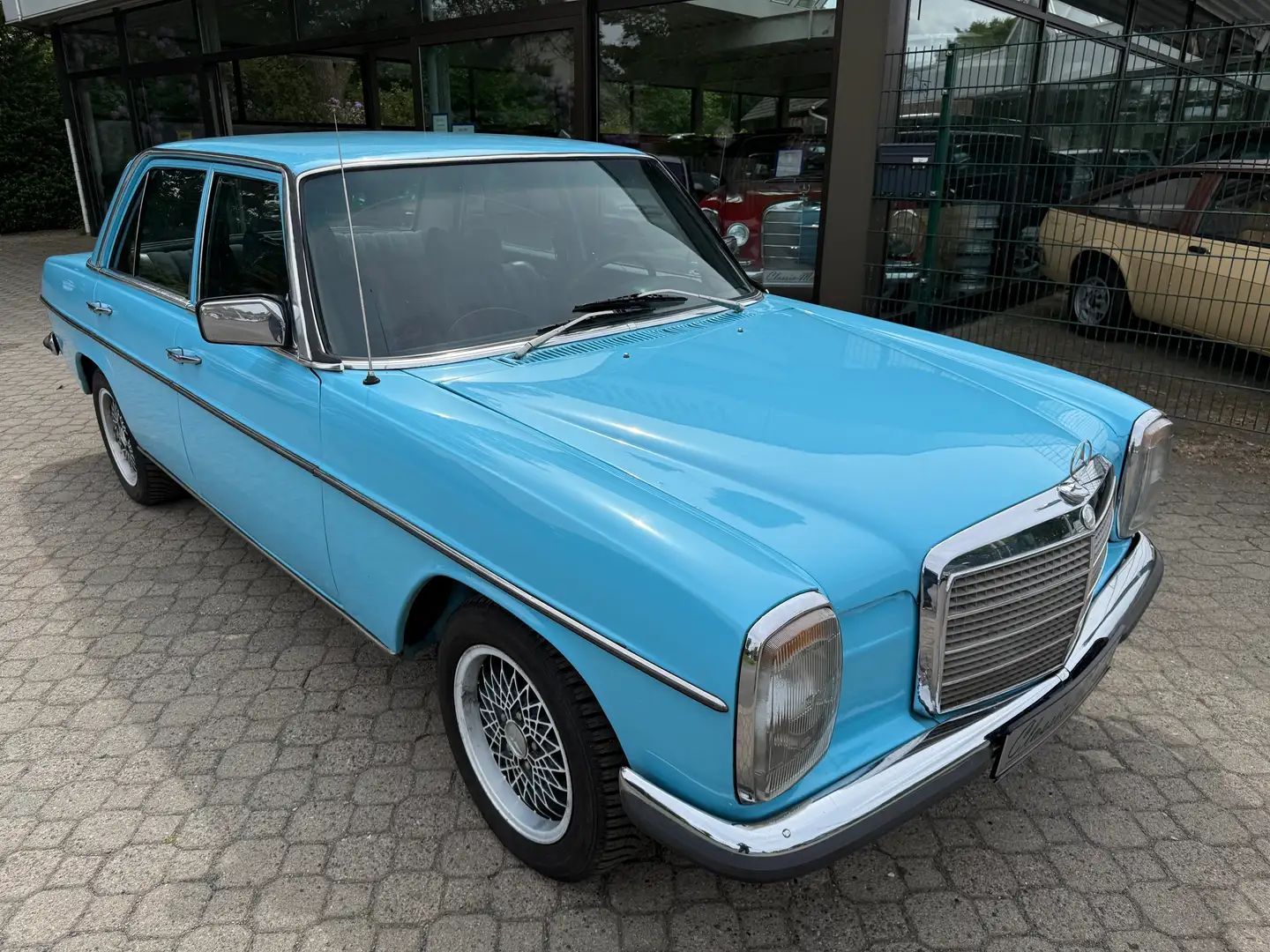 Mercedes-Benz W 114/115 Strich-Acht 240 D /8 W115 *HU 6/2027*H-Kennzeichen*Automatik* Blau - 1