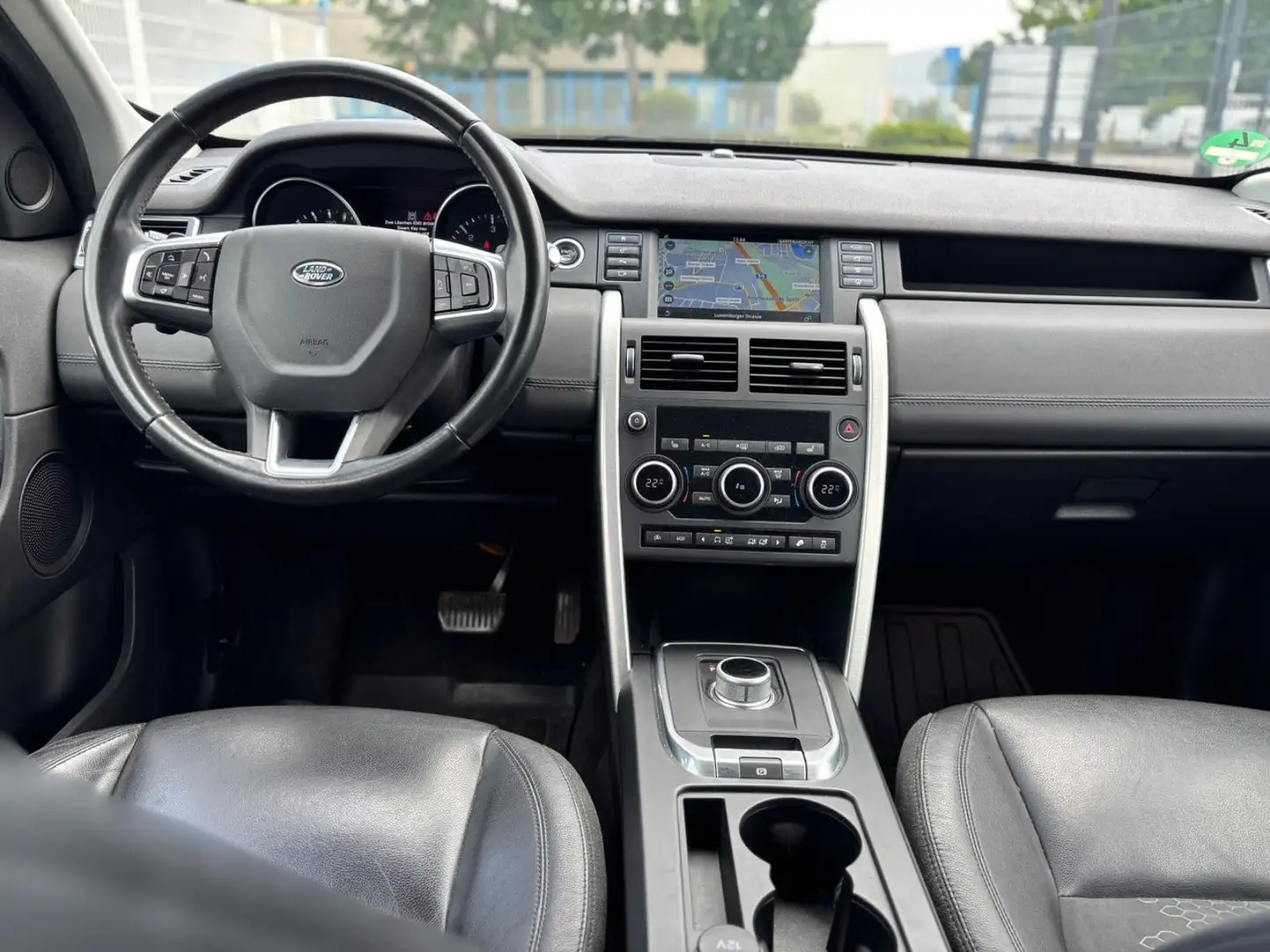 Land Rover Discovery Sport  AWD Autom/Navi+Camera/Leder/AHK Grau - 2
