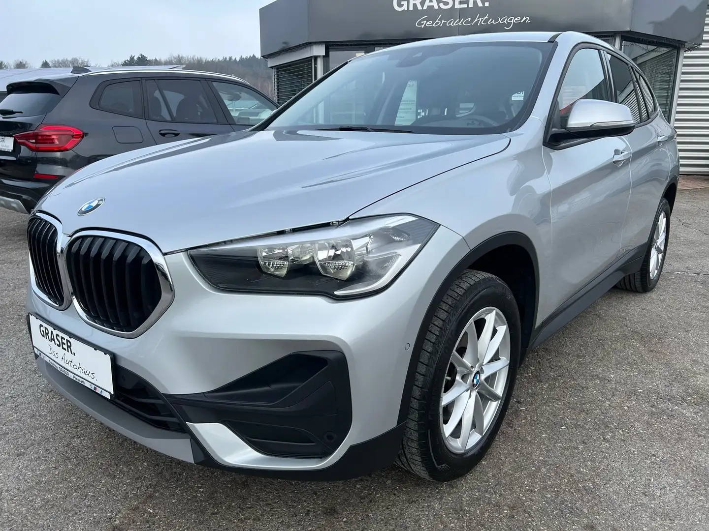 BMW X1 sDrive18i Advantage DAB Tempomat Klimaaut. Grau - 1