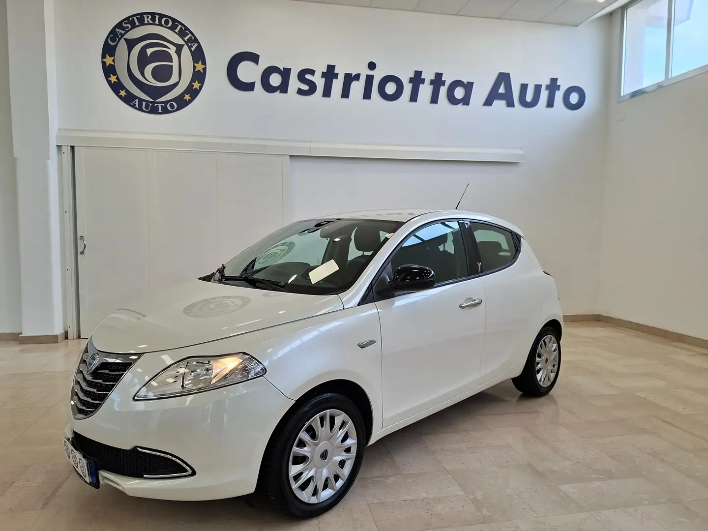 Lancia Ypsilon 1.2 8v 69cv Con Impianto GPL Blanc - 1