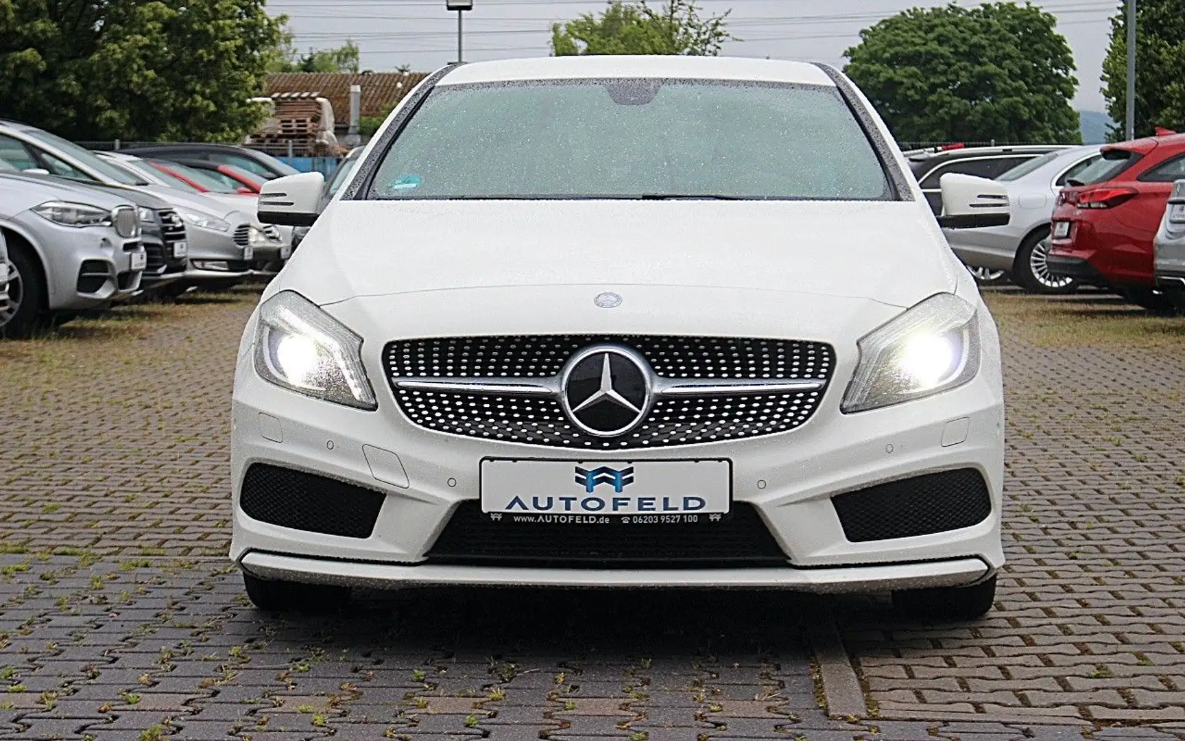 Mercedes-Benz A 180 AMG LINE/8FACH/ALCAN/F1/BT/NAVI/RCAM/SHZ/ Weiß - 2