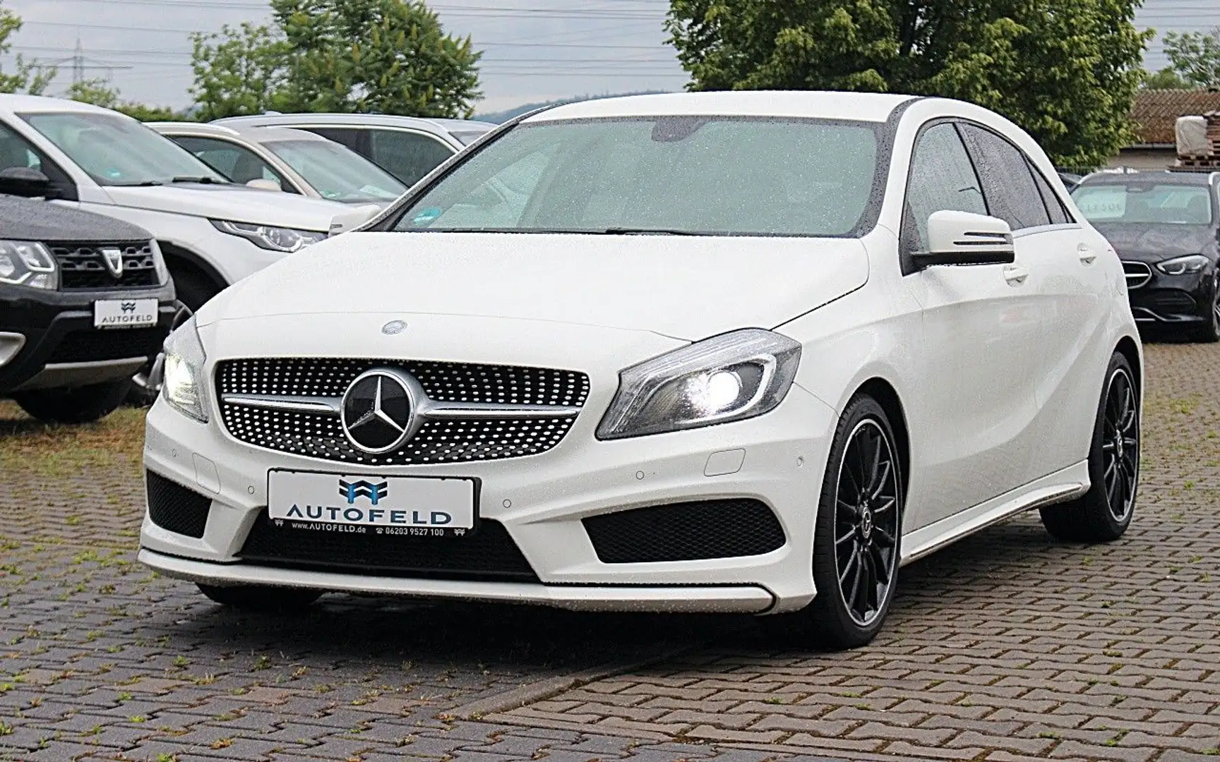 Mercedes-Benz A 180 AMG LINE/8FACH/ALCAN/F1/BT/NAVI/RCAM/SHZ/ Weiß - 1