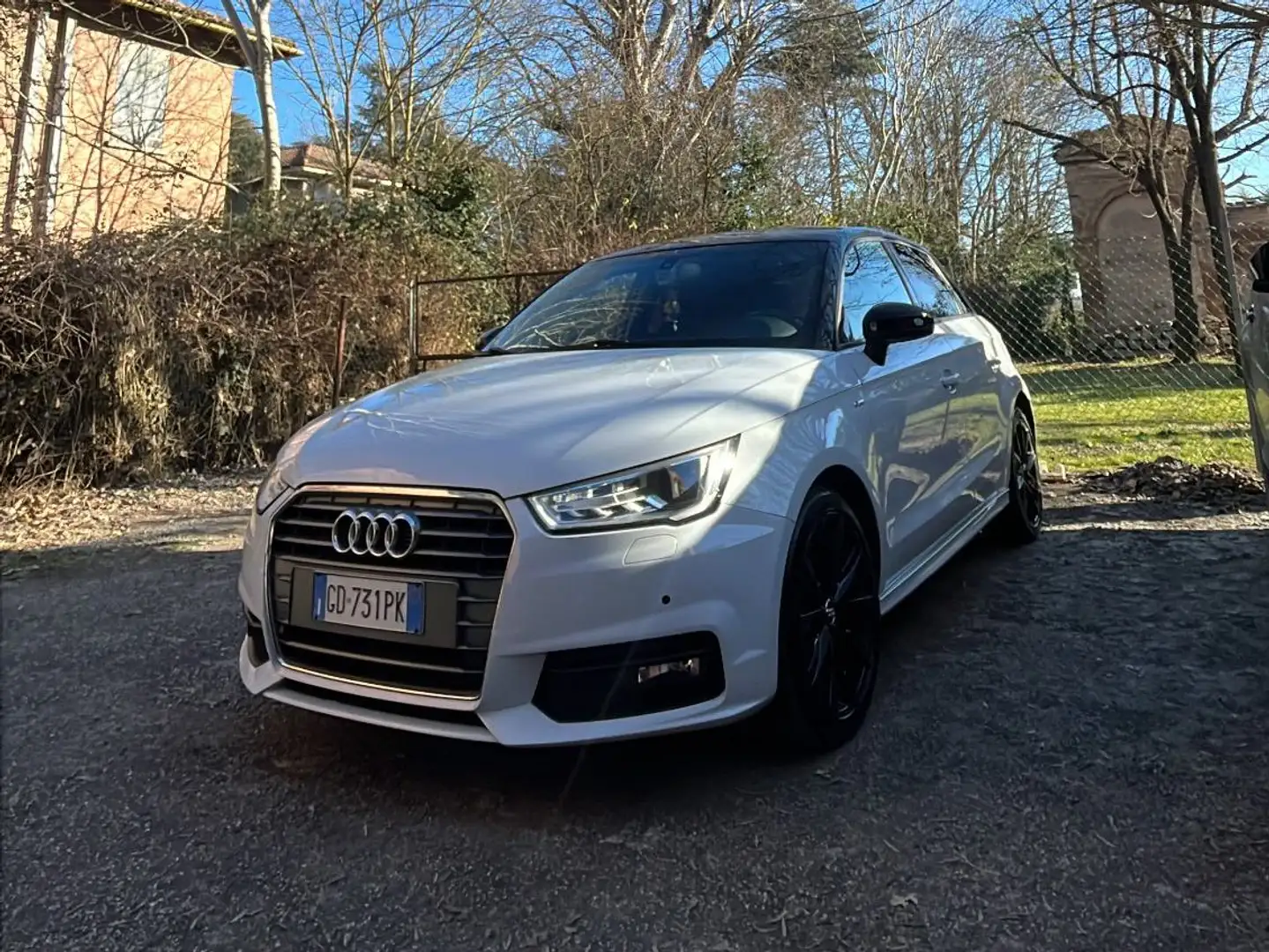Audi A1 A1 s-line Sportback 1.6  s-tronic Alb - 1