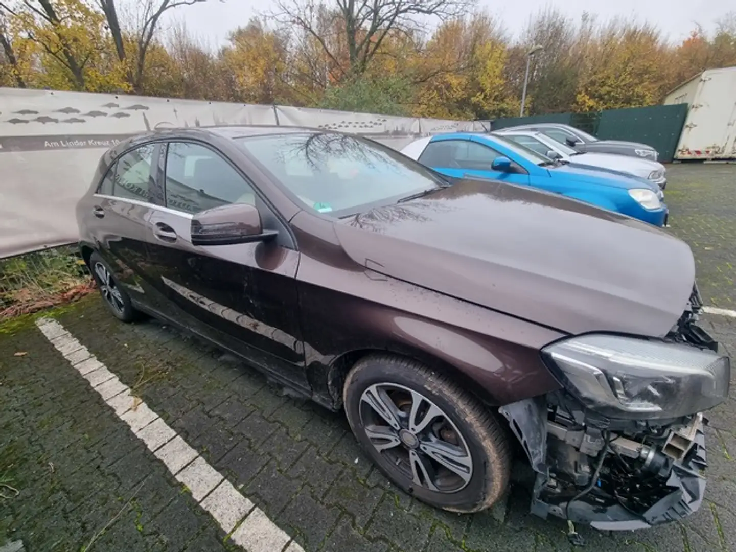 Mercedes-Benz A 180 BlueEfficiency Edition*Led*SHZ*Navi* Braun - 1