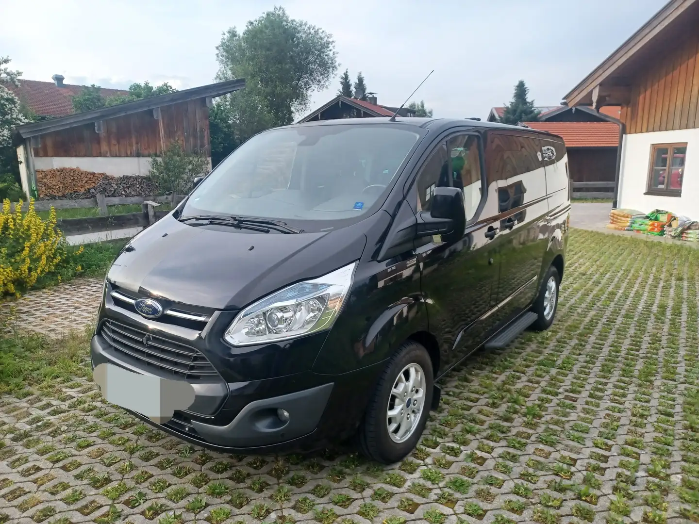 Ford Tourneo Custom Tourneo Custom 300 L1H1 VA Trend Schwarz - 1