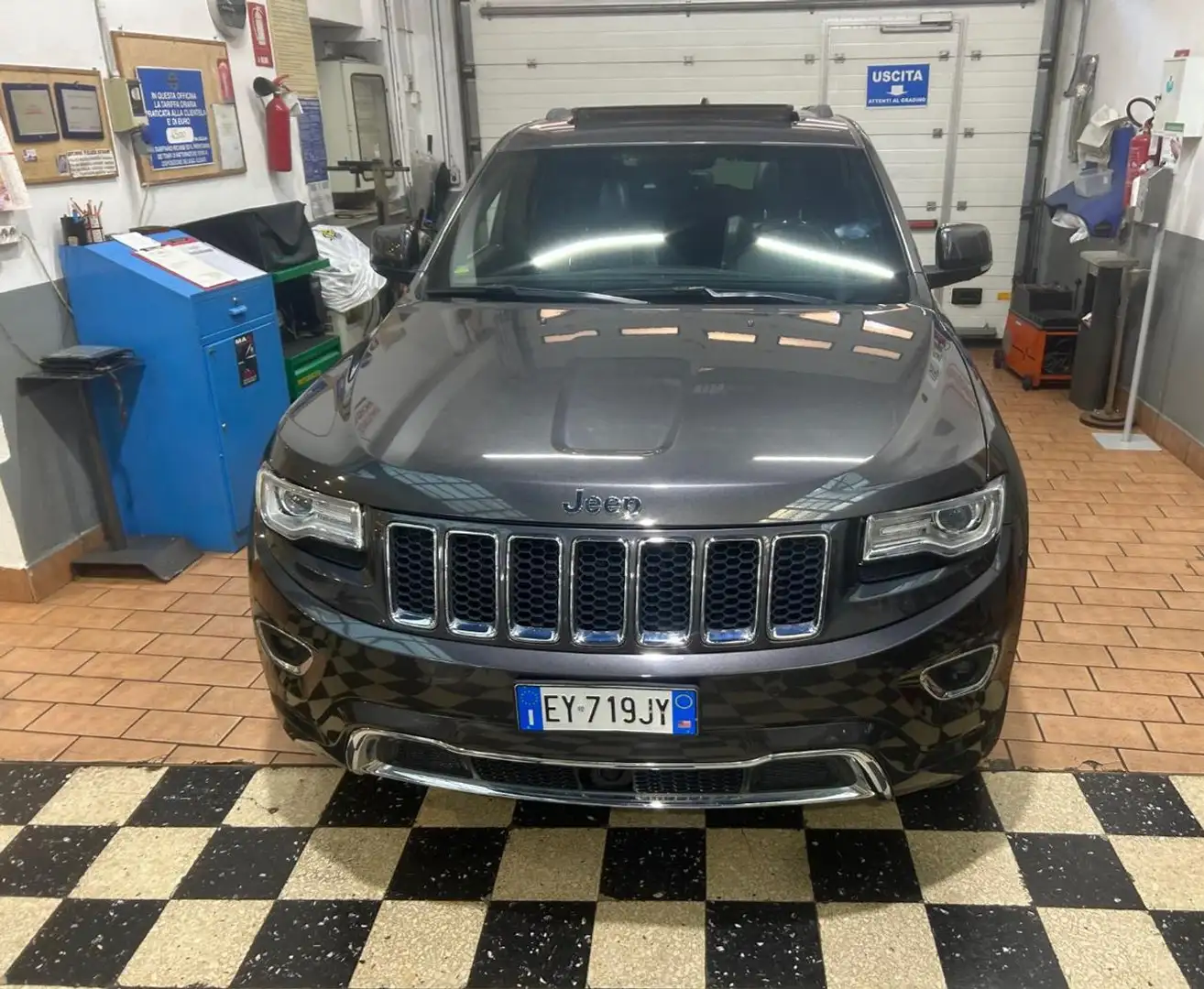 Jeep Grand Cherokee 3.0 V6 CRD 250 CV Multijet II Overland Tetto Pano Gris - 2