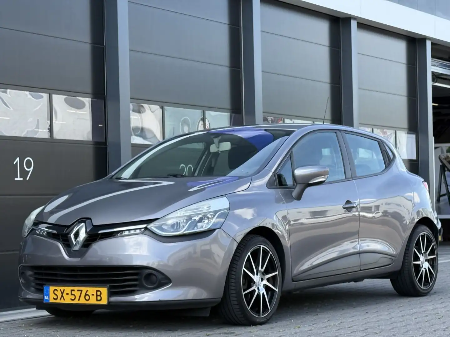 Renault Clio Expression Grijs - 1