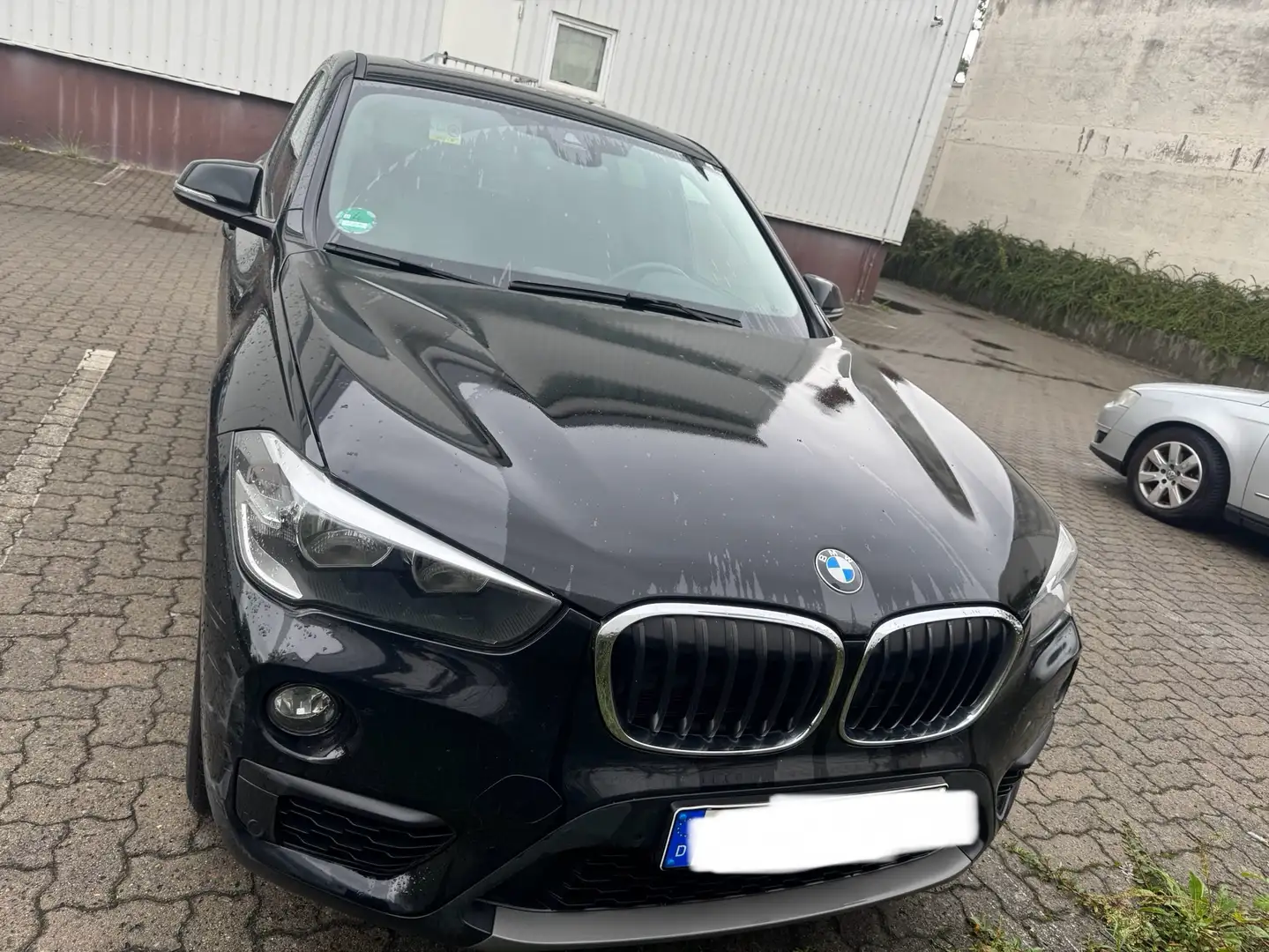 BMW X1 X1 sDrive20i Aut. xLine Schwarz - 1