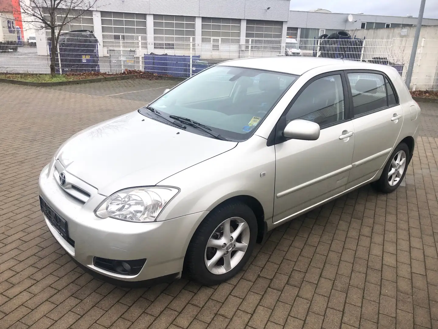 Toyota Corolla 1.4 VVT-i Sol // Tüv neu // wenig km/ Garagenw. Argintiu - 1