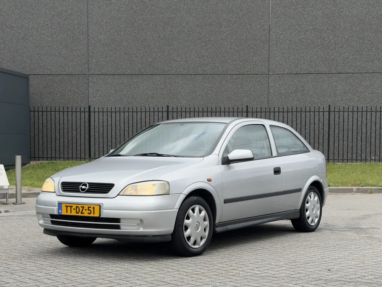 Opel Astra 1.6-16V GL, foto 1