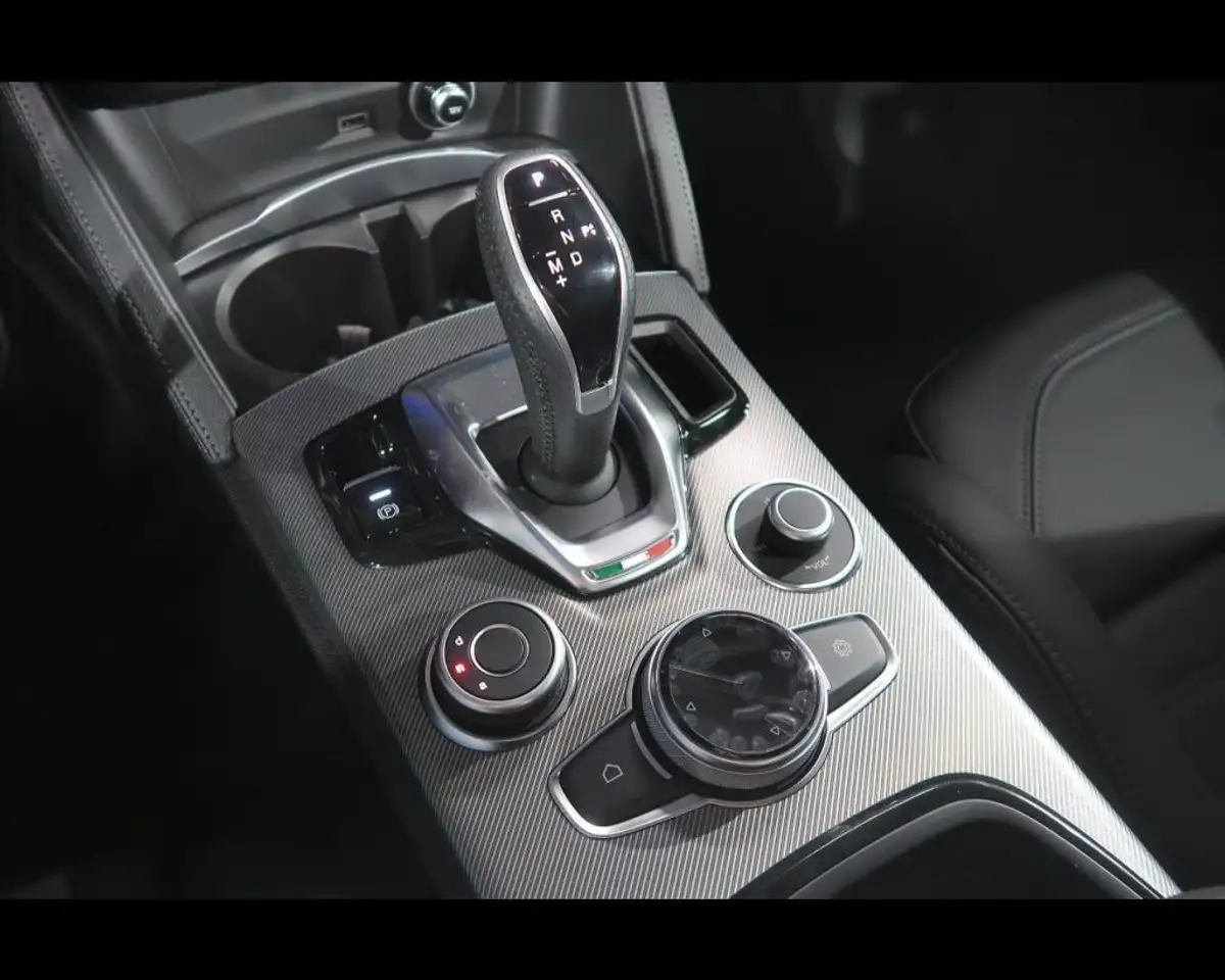 Alfa Romeo Stelvio 2026 — фото 15