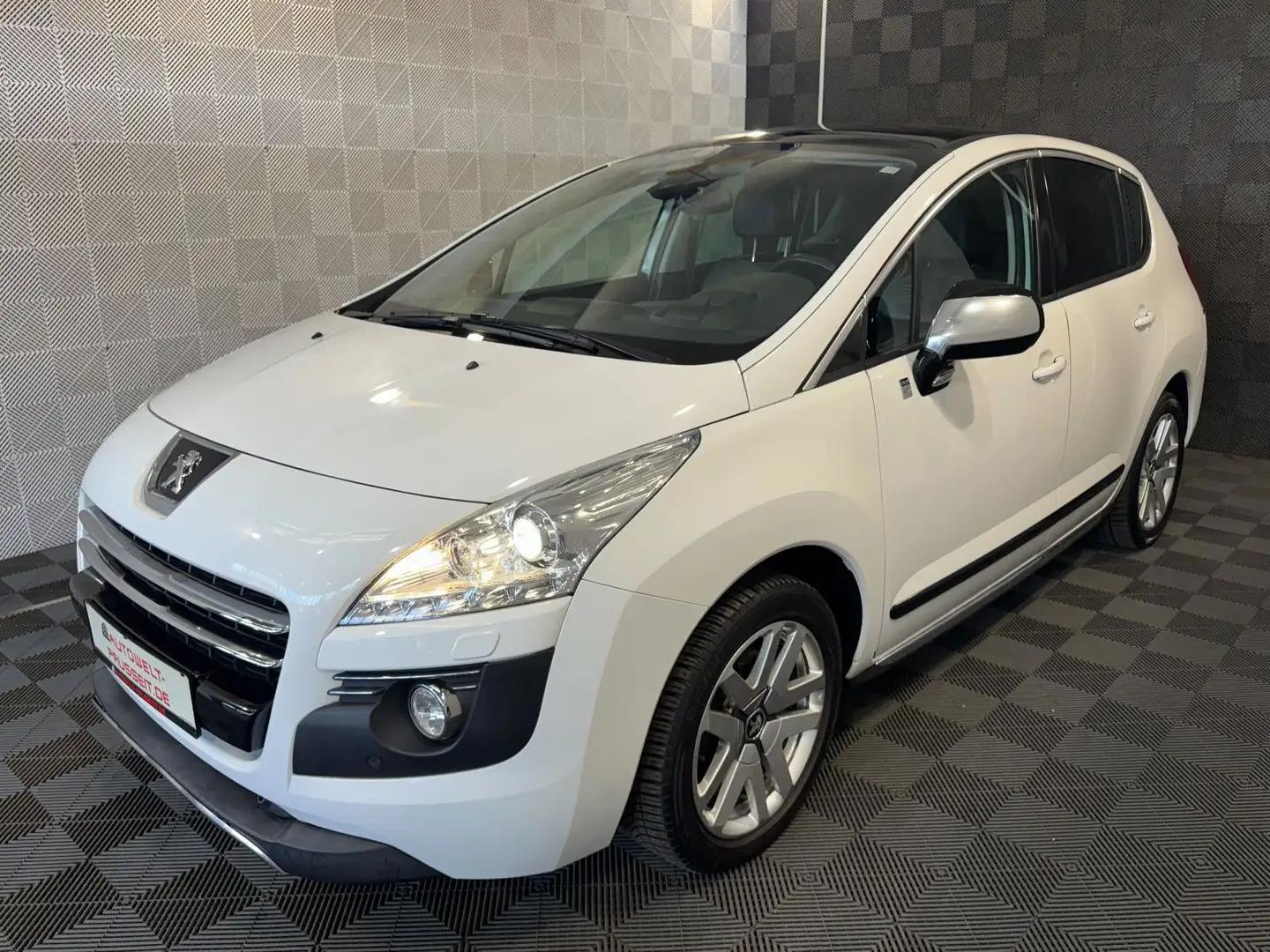 Peugeot 3008 Hybrid4*LEDER*HUD-SHZ-PANO-PDC H.-MWST 19% Weiß - 2