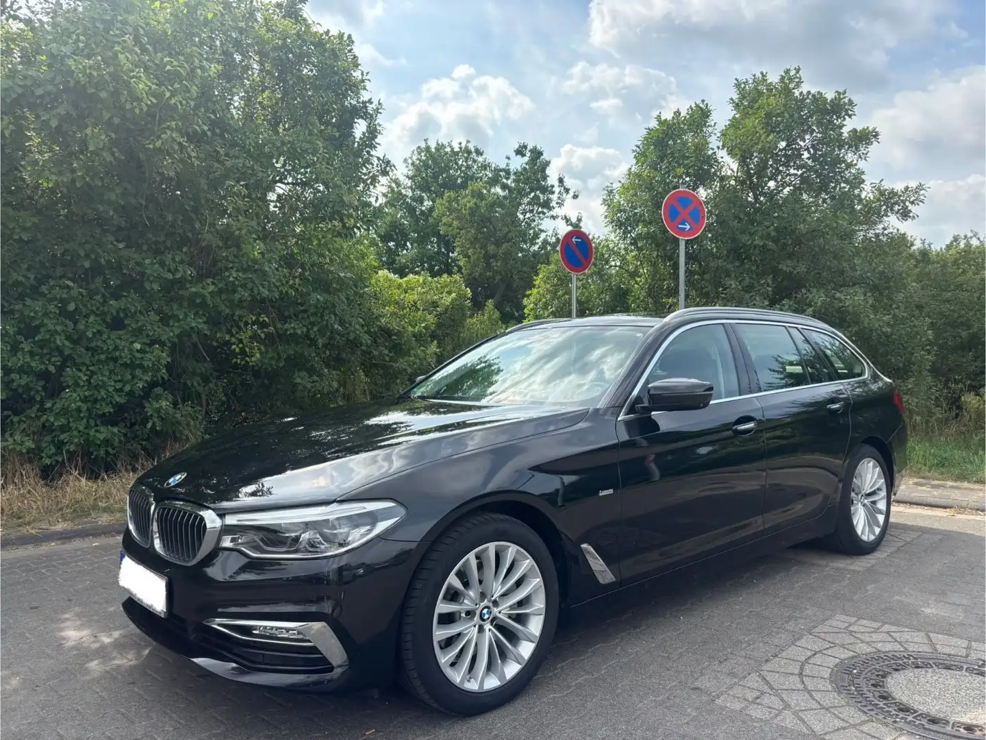BMW 520 d Luxury Line HeadUp*PANO*LEDER*LED*360-CAM* Schwarz - 1