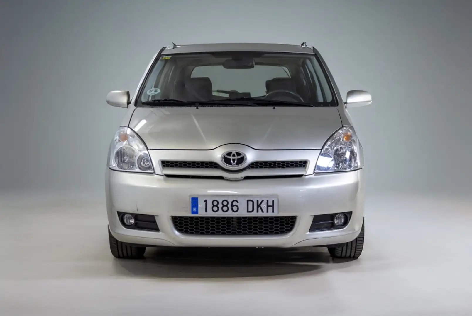 Toyota Corolla Verso 1.8i Sol Aut. Ezüst - 2