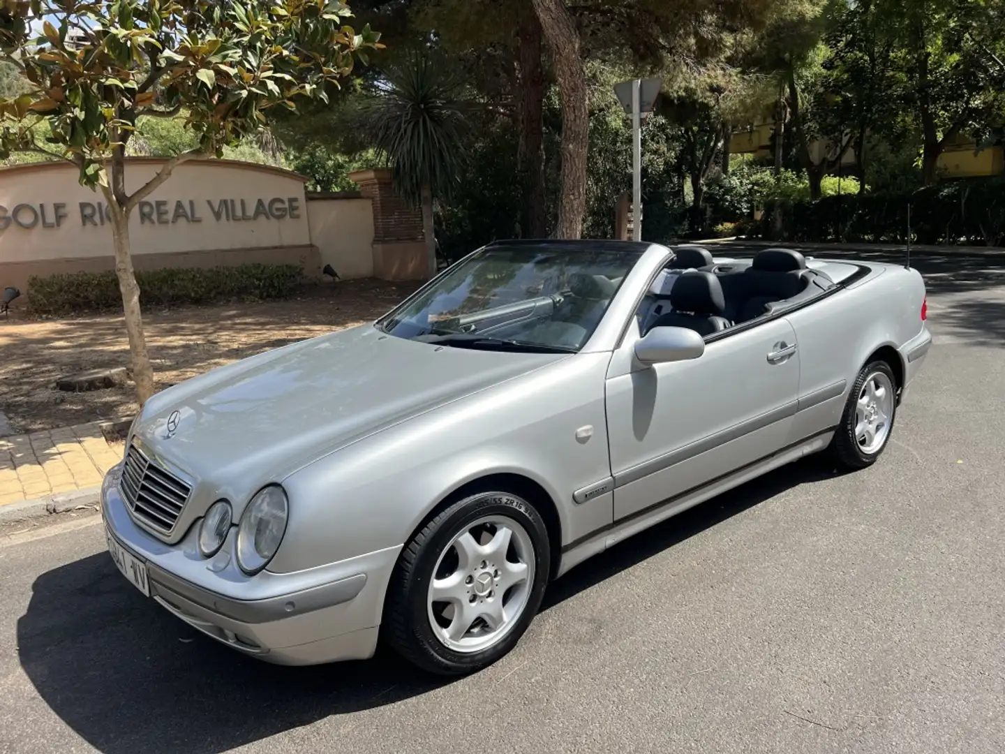 Mercedes-Benz CLK 200 Cabrio 320 Elegance Plateado - 1