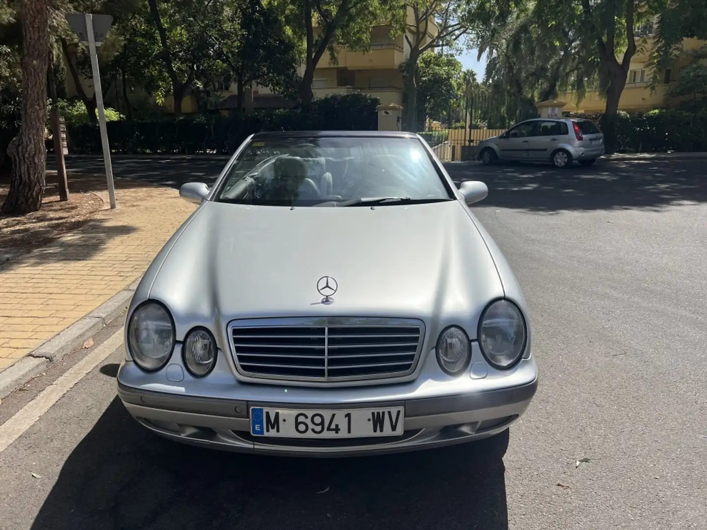 Mercedes-Benz CLK 200 Cabrio 320 Elegance Plateado - 2