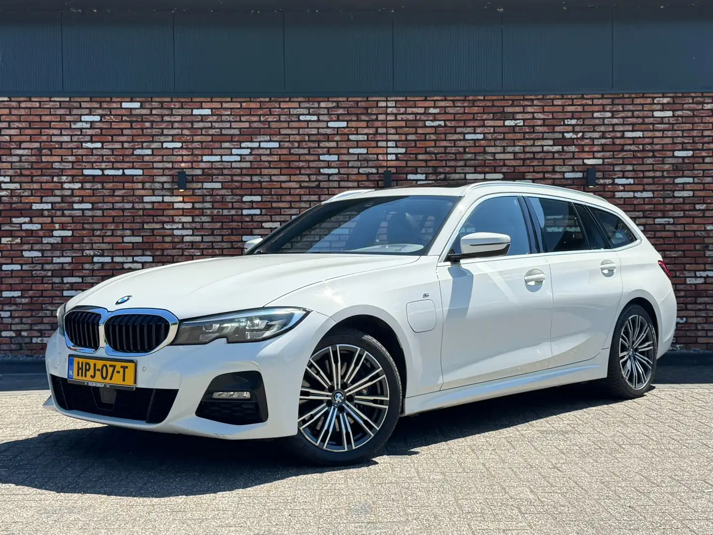 BMW 330 330 xDrive | M-Sport | Pano | ACC | Virtual Dash | Wit - 1