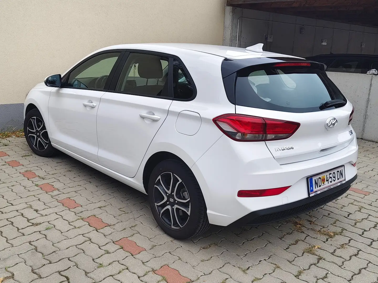 Hyundai i30 i30 1,5 DPI i-Line Plus i-Line Plus Weiß - 2