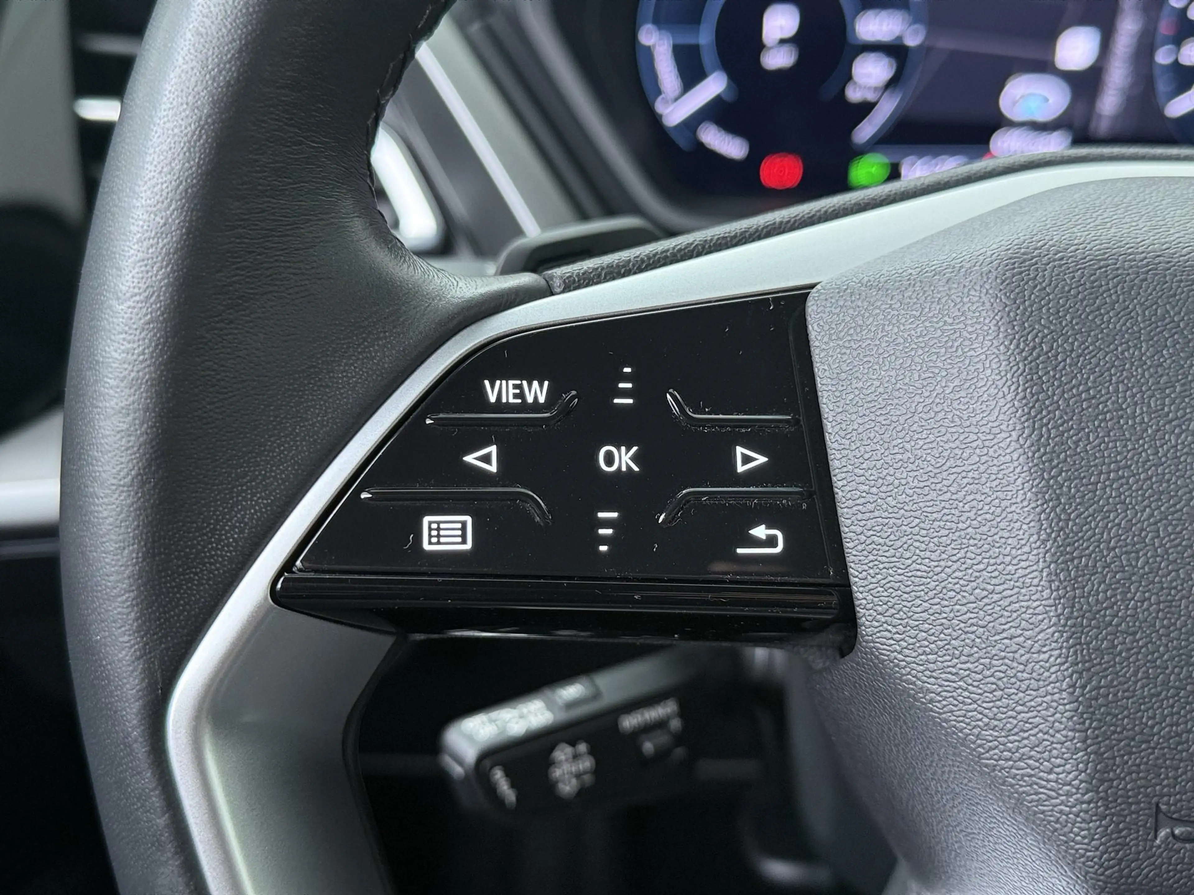 Audi Q4 e-tron 40 Launch edition Advanced 77 kWh | SoH 88% | Warm — photo 7
