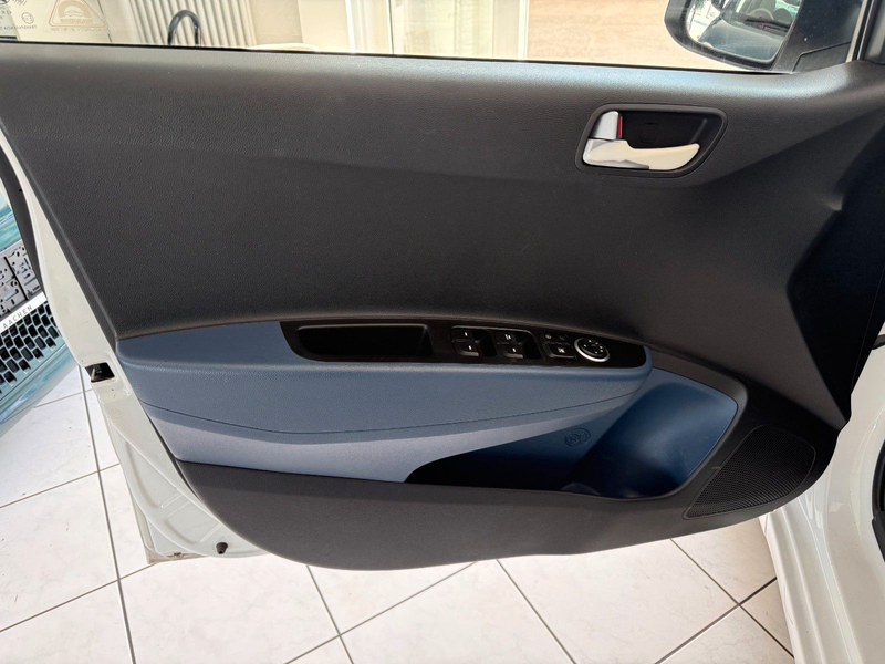 Hyundai i10 Style — photo 8