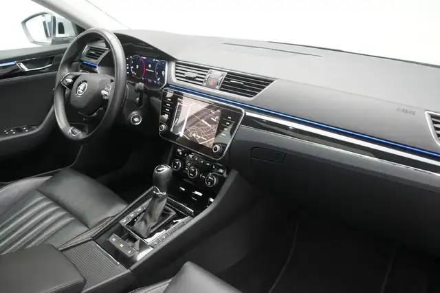 Skoda Superb view 8