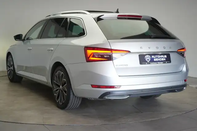 Skoda Superb view 5