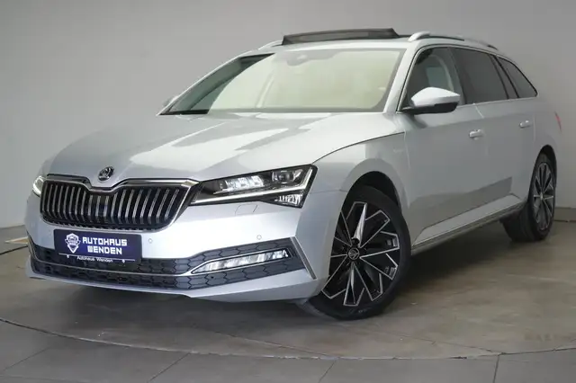 Skoda Superb view 3