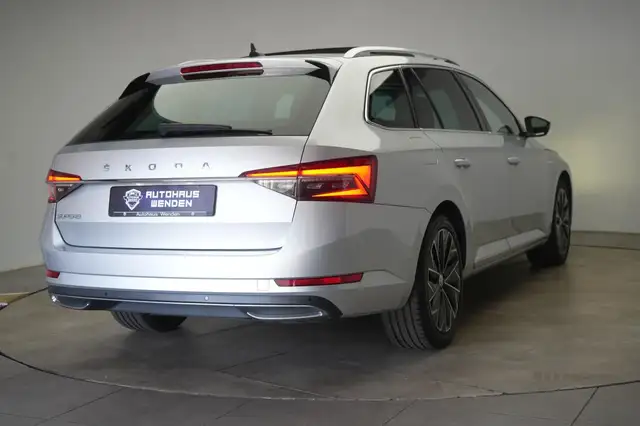 Skoda Superb view 6
