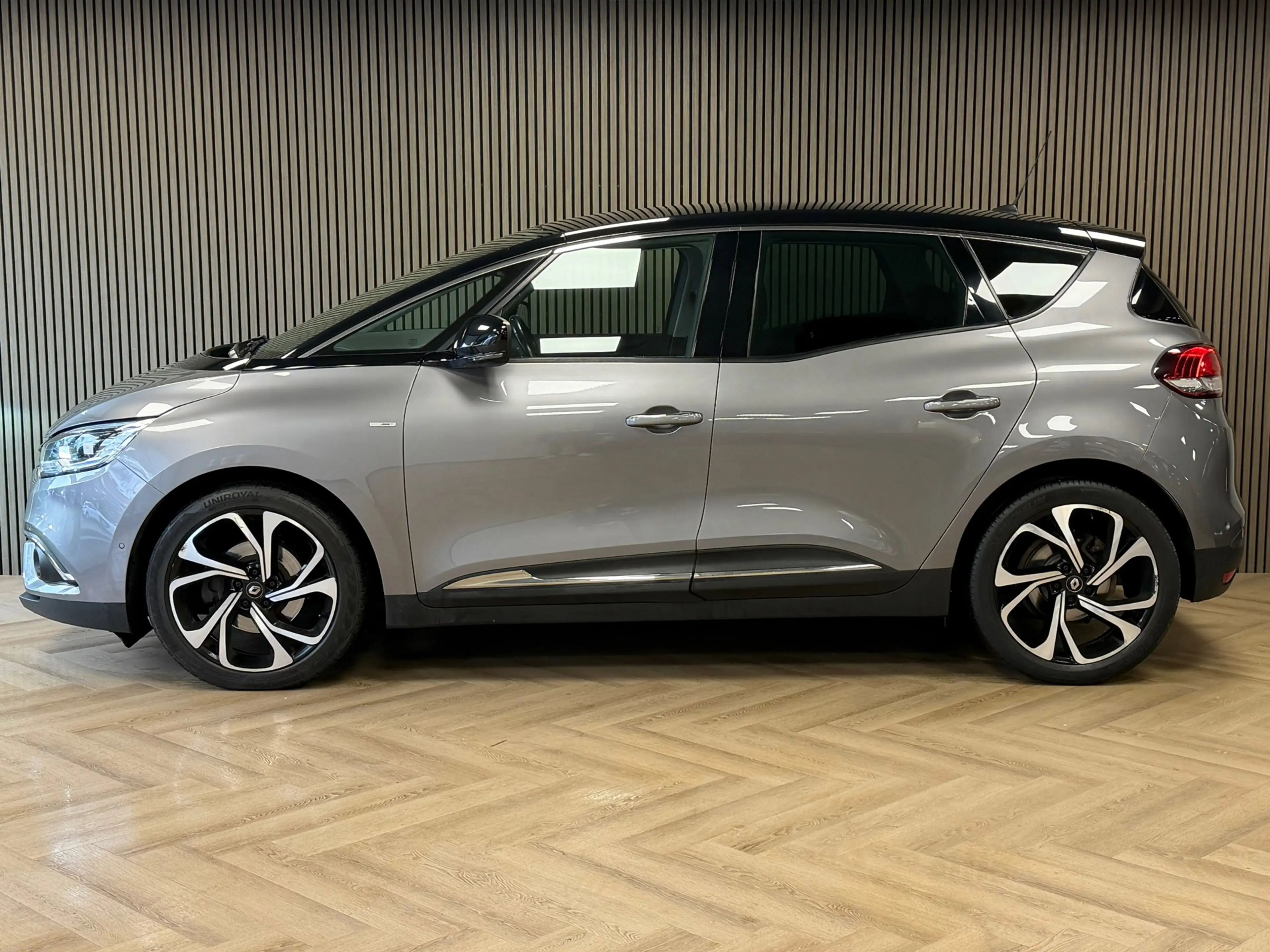 Renault Scenic 1.3 TCe Bose AUT. AIRCO PDC CAMERA NAVIGATIE CRUIS — photo 3