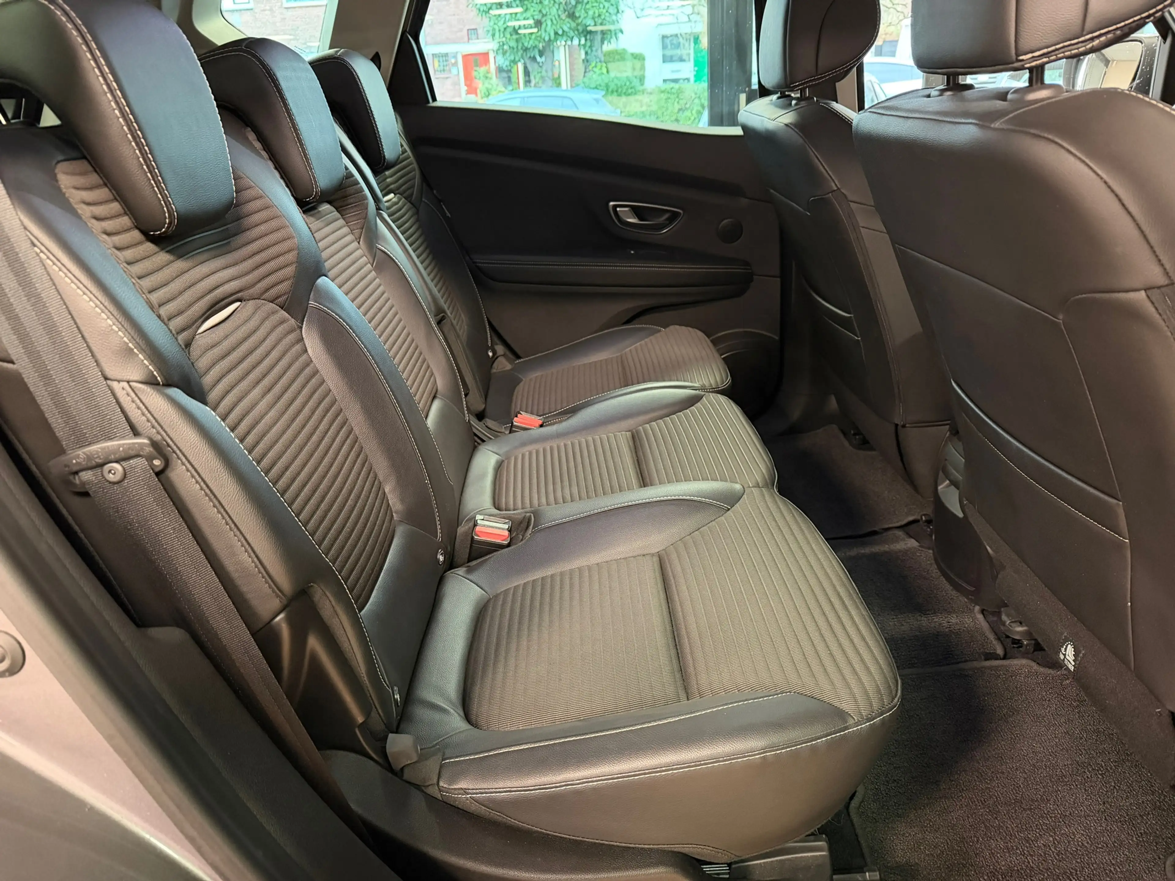 Renault Scenic 1.3 TCe Bose AUT. AIRCO PDC CAMERA NAVIGATIE CRUIS — photo 10