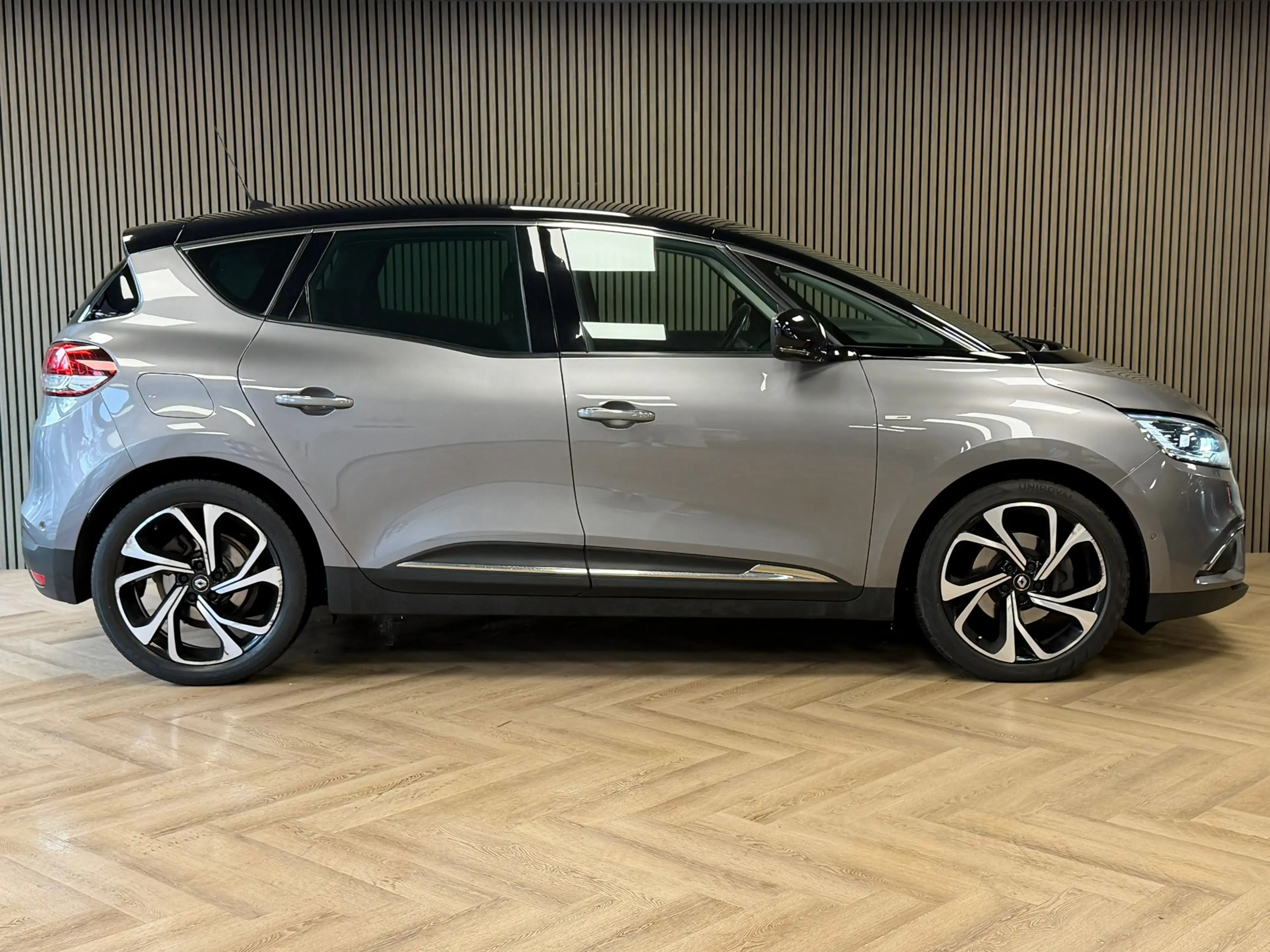Renault Scenic 1.3 TCe Bose AUT. AIRCO PDC CAMERA NAVIGATIE CRUIS — photo 4