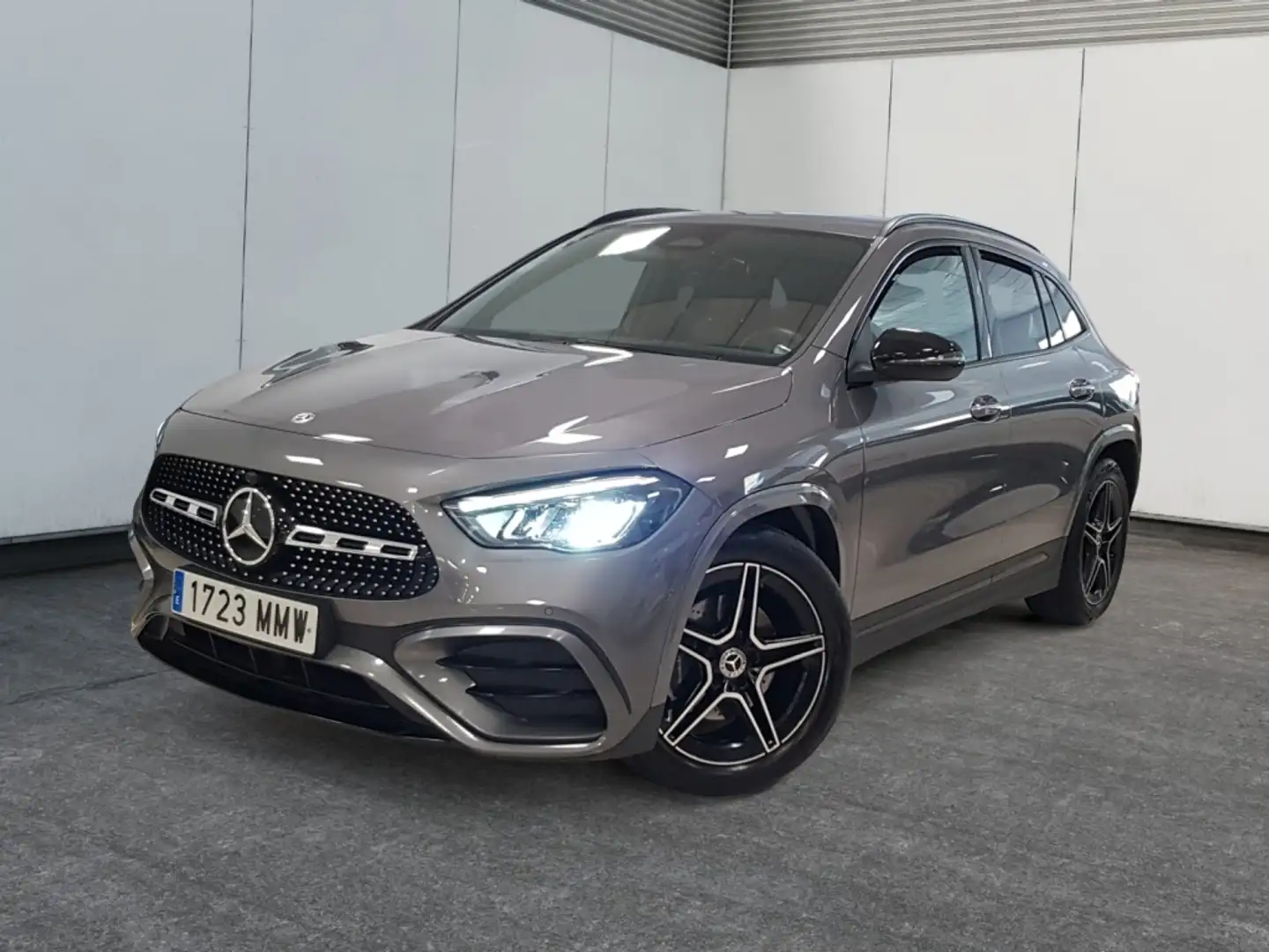 Mercedes-Benz GLA 200 7G-DCT Gris - 1